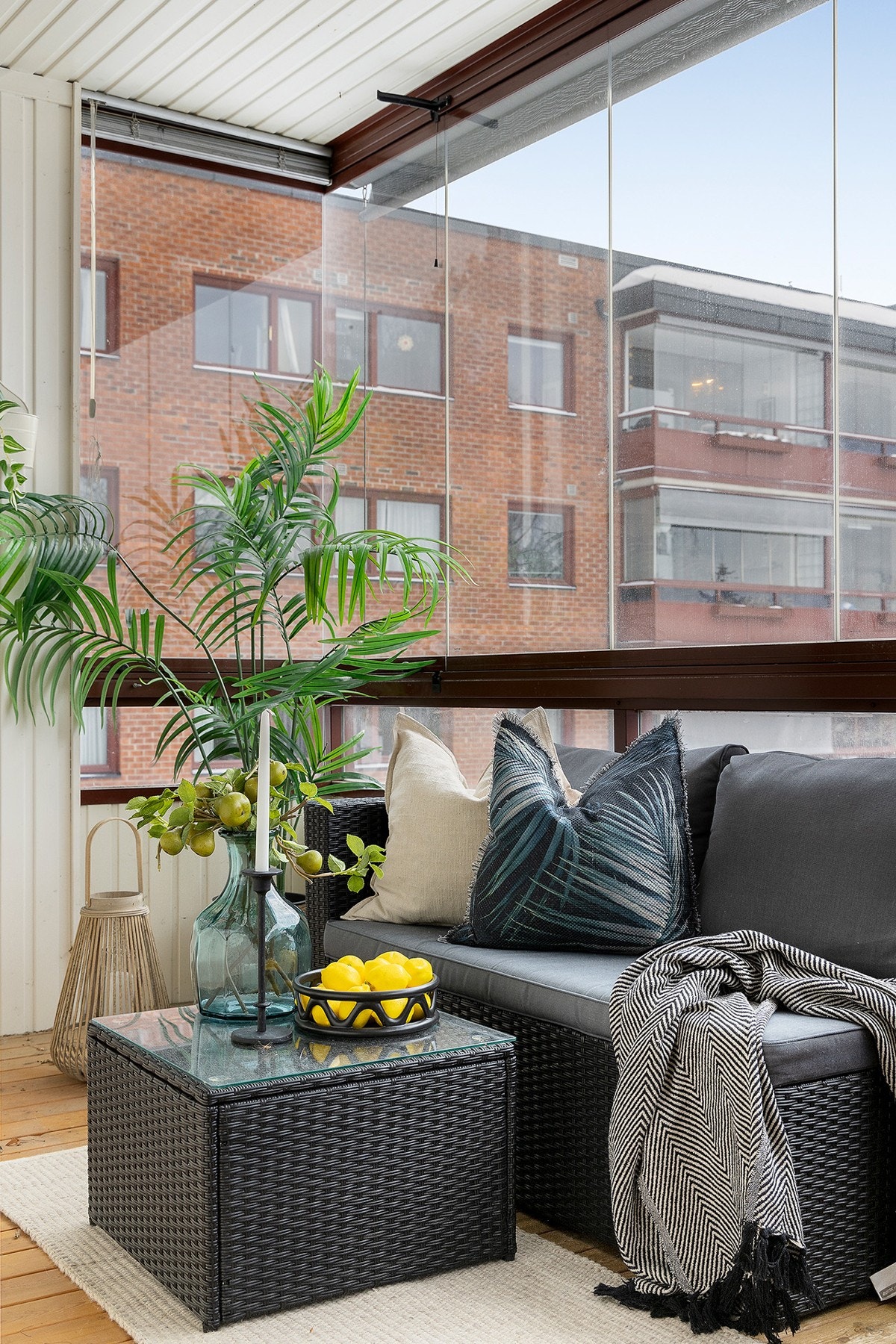 Innglassingen gjør balkongen anvendelig hele året rundt. Galleribilde