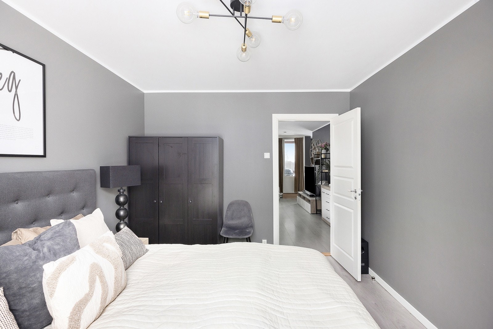 Soverommet har garderobeløsning for oppbevaring av klær. Galleribilde