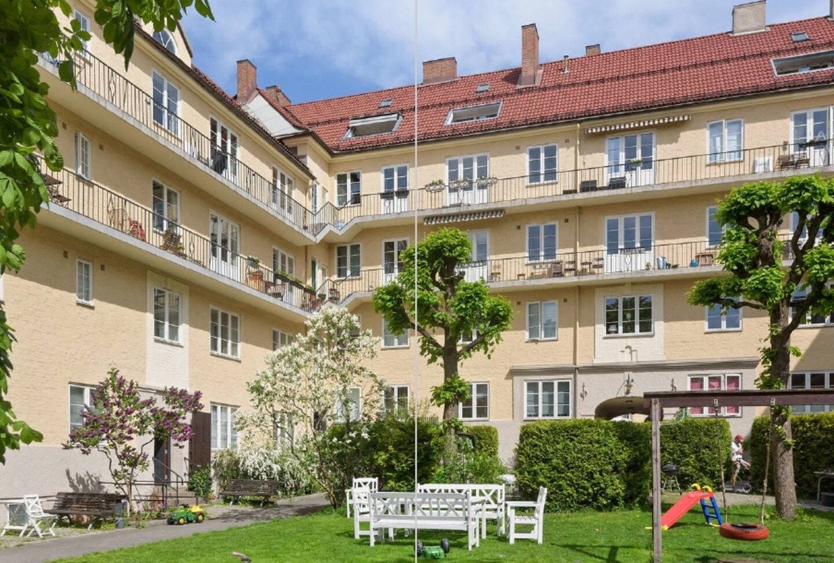 Bakgård Galleribilde