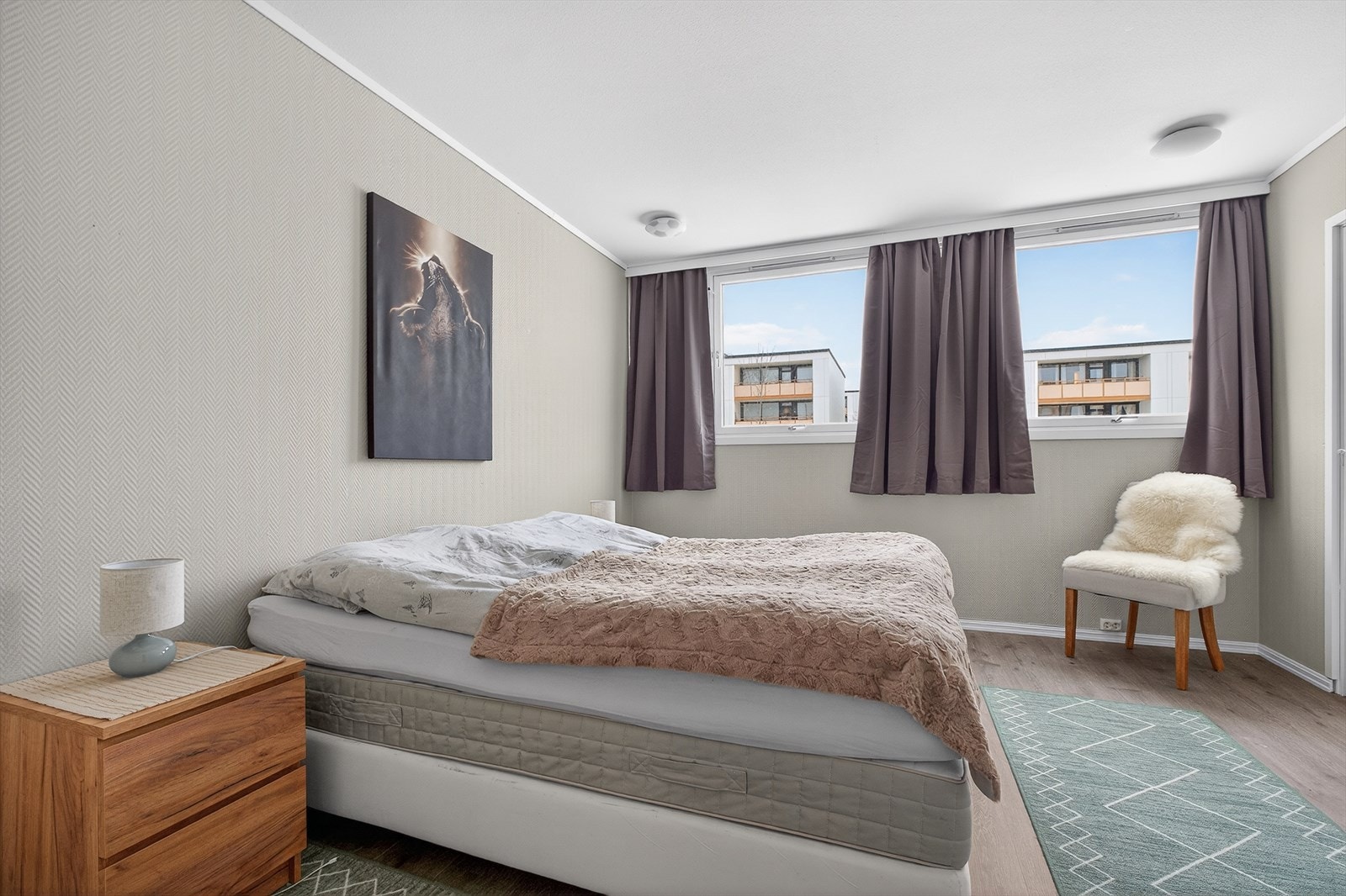 Soverom 1 har dirkete tilgang fra entré og er på 14 m² Galleribilde