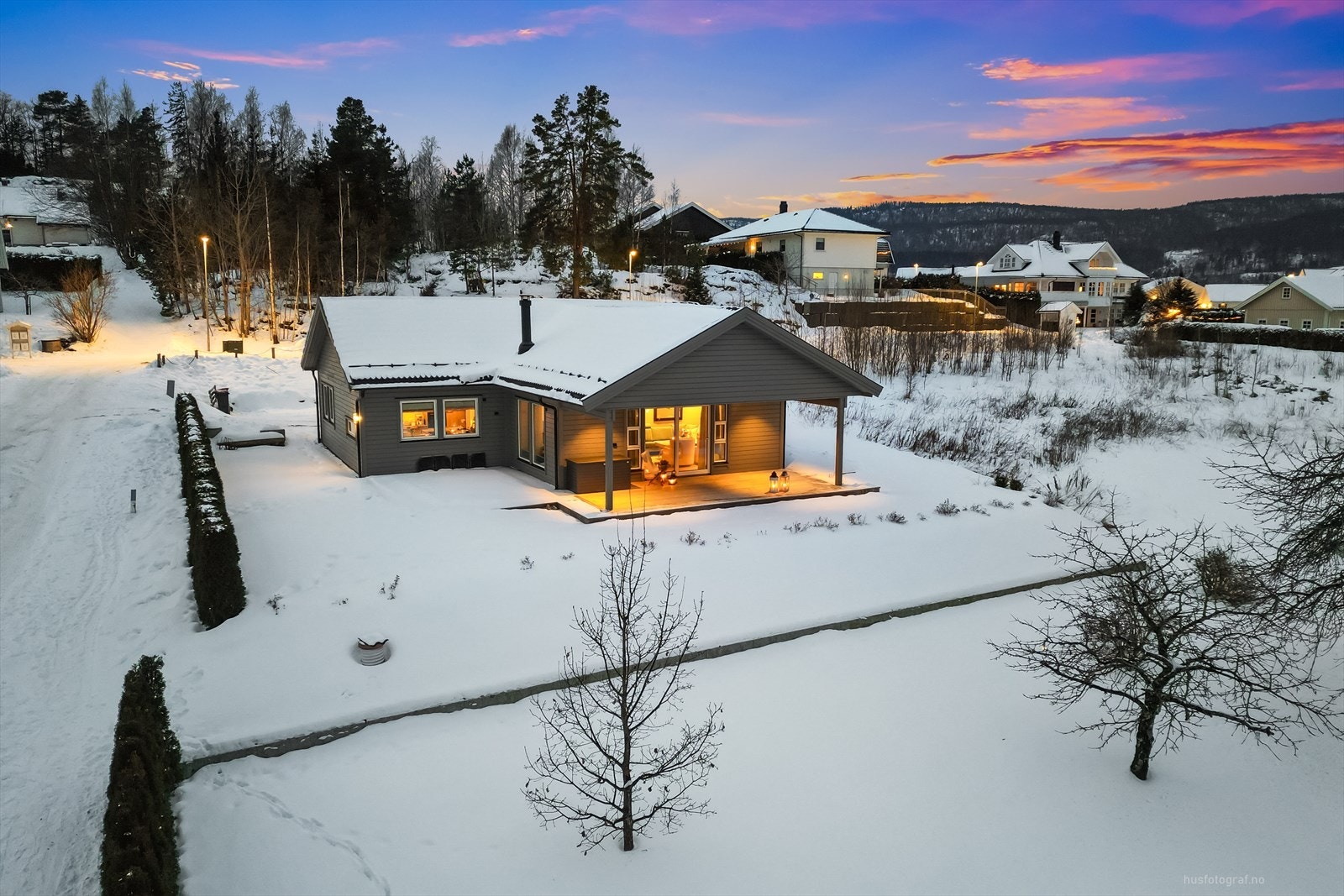 Moderne og tiltalende bolig fra 2021- Alt på et plan- Dobbelgarasje m/bod - 2 soverom - Barnevennlig i blindgate! Galleribilde