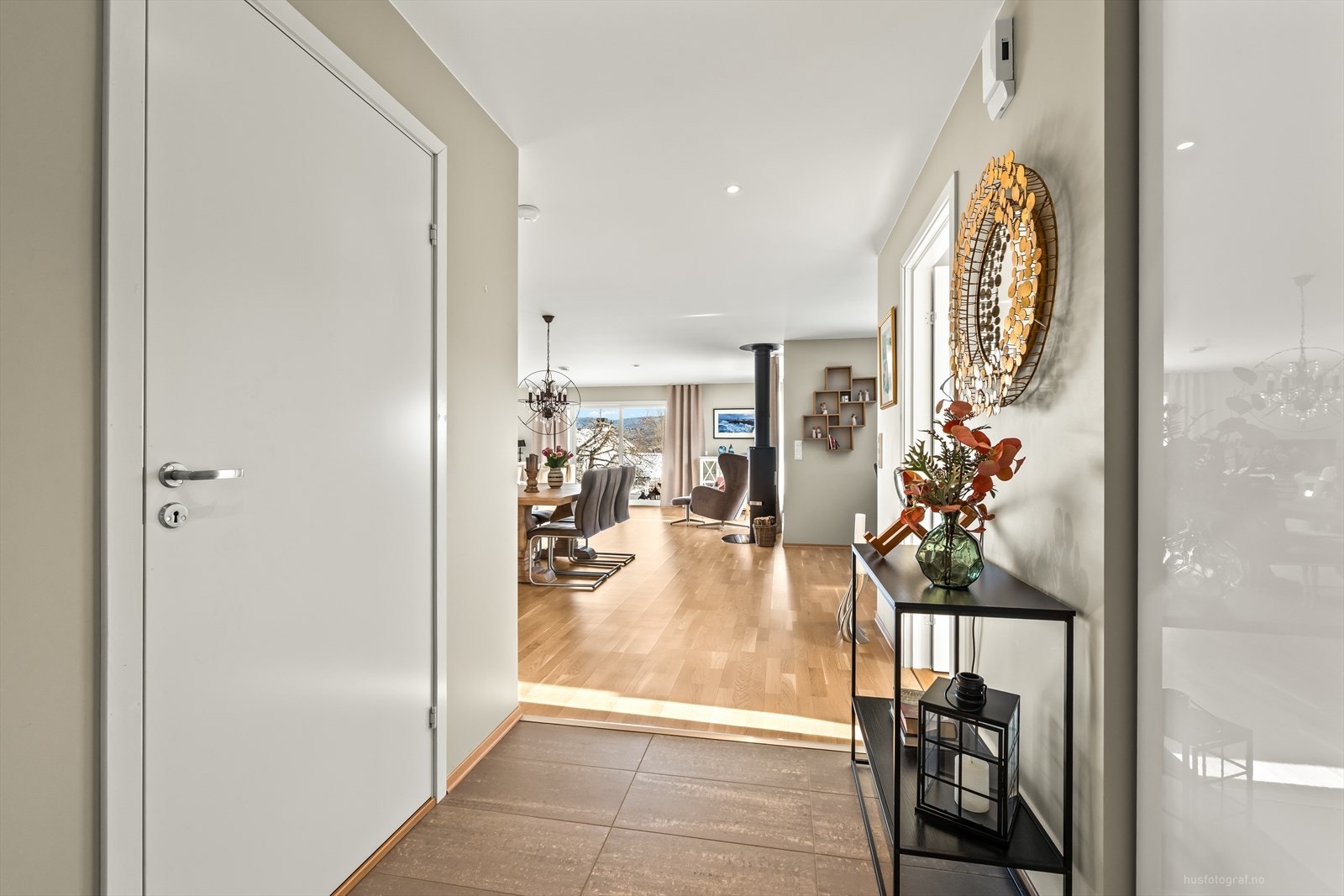 Meget delikat og tiltalende villa fra 2021 over ett plan. Galleribilde