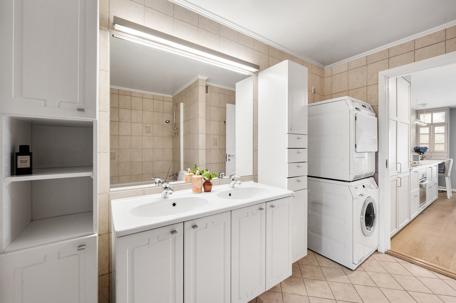 Badet har opplegg for vaskemaskin og tørketrommel Galleribilde