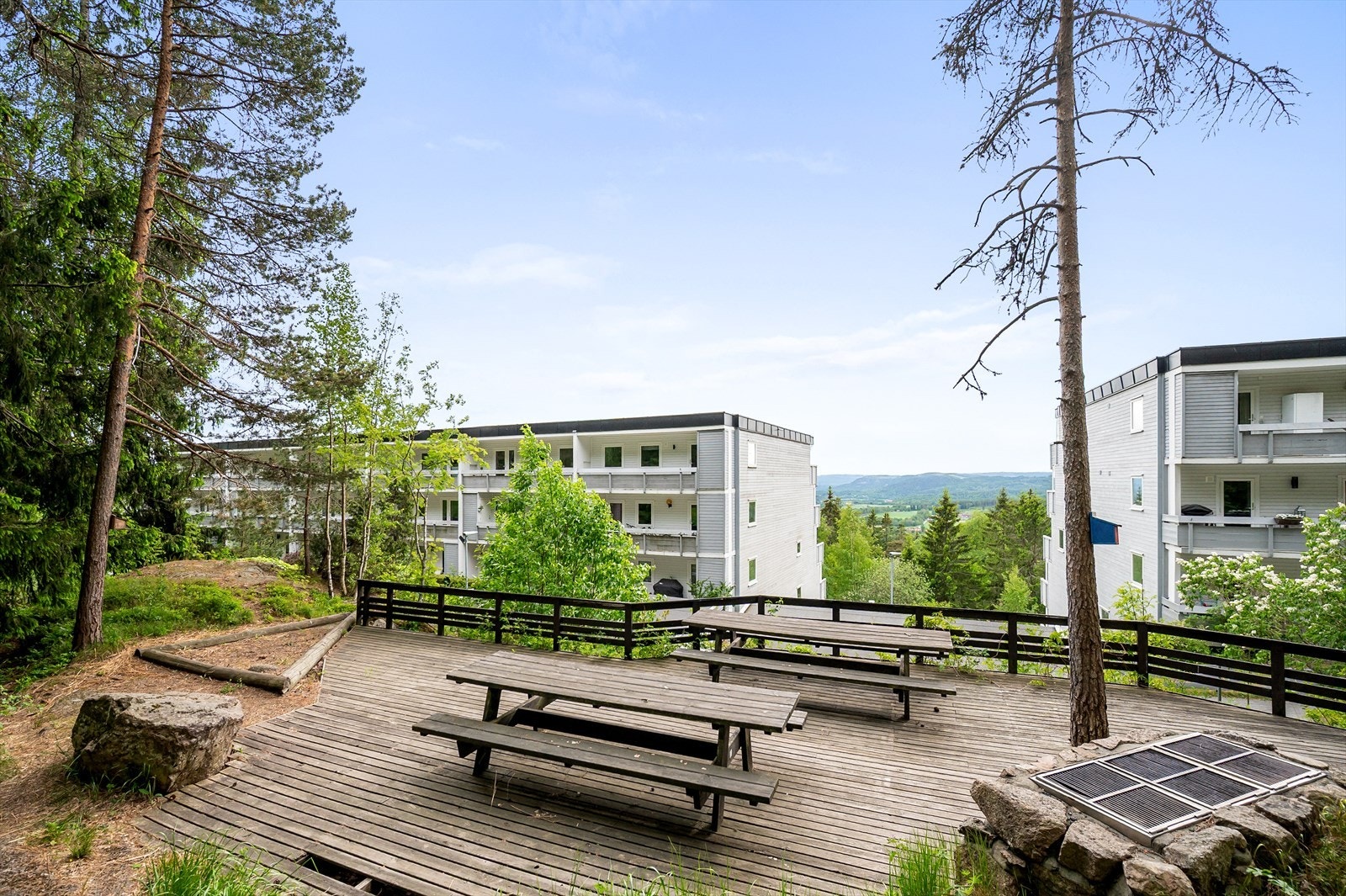 Her har man marka som nærmeste nabo og kan nyte naturskjønne omgivelser rett utenfor døren Galleribilde