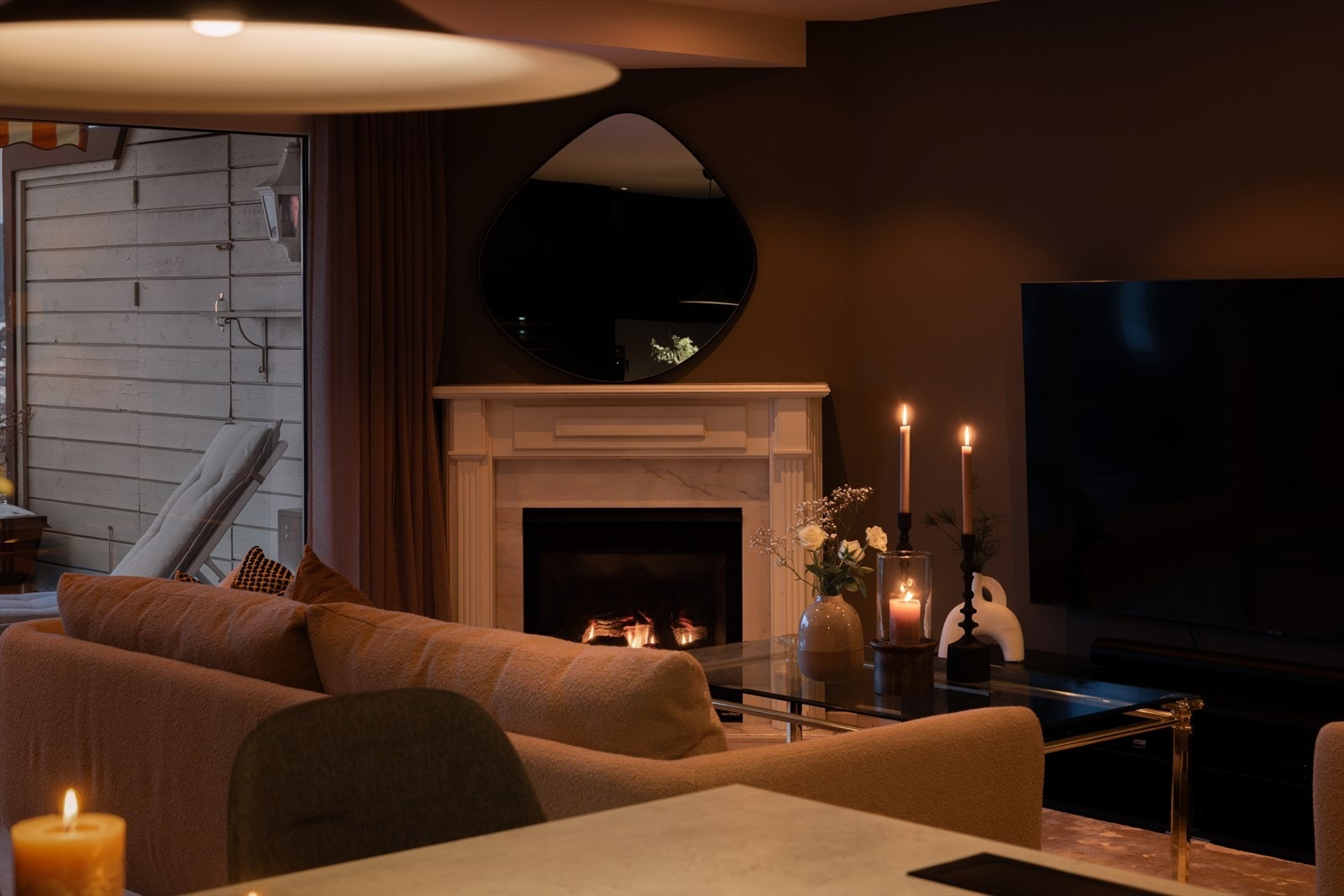 En stemningsfull gasspeis fra Heat & Glo bidrar med ekstra varme og atmosfære. Galleribilde