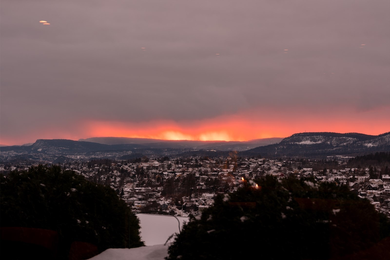 Beliggenheten byr på utsikt mot skogkledde åser og flotte solnedganger. Galleribilde