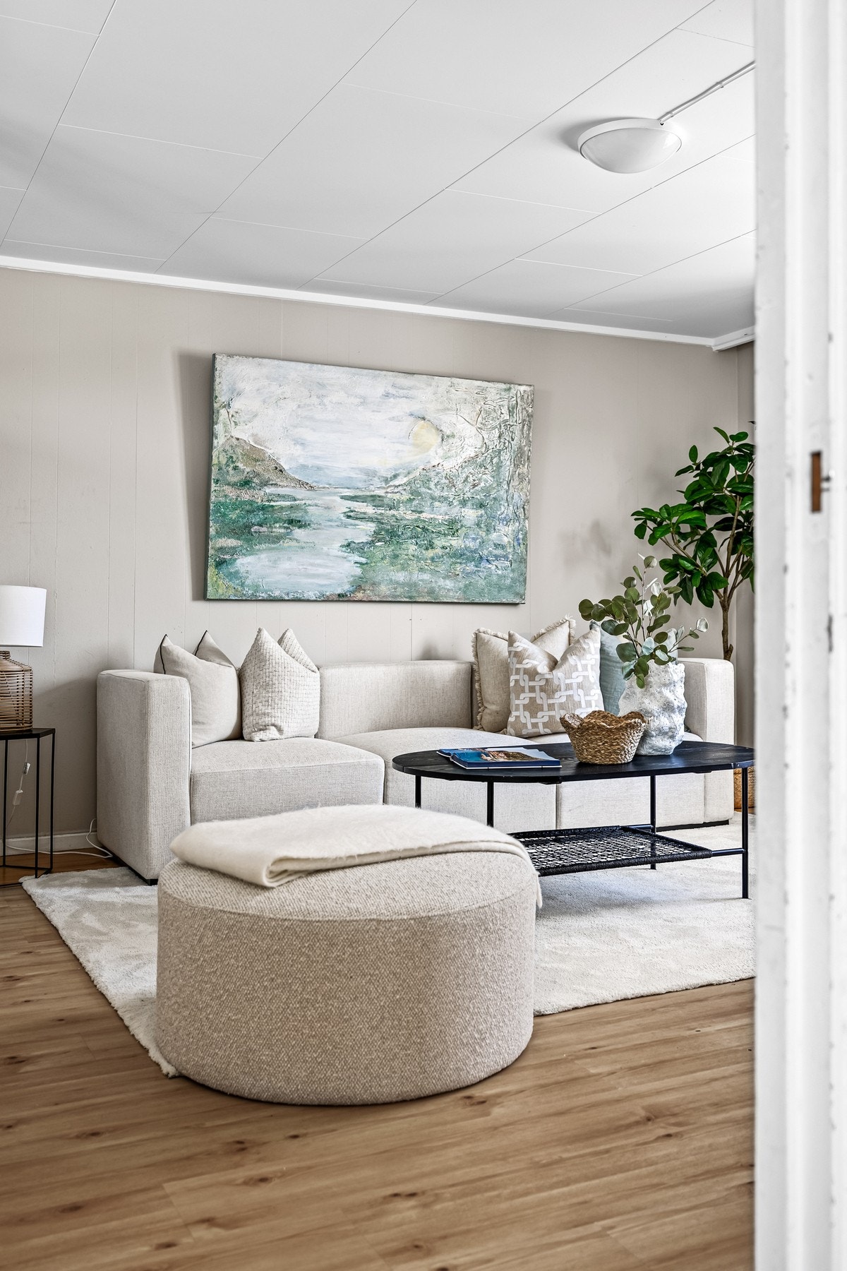 Stuen har god størrelse med god plass til møblering. Galleribilde