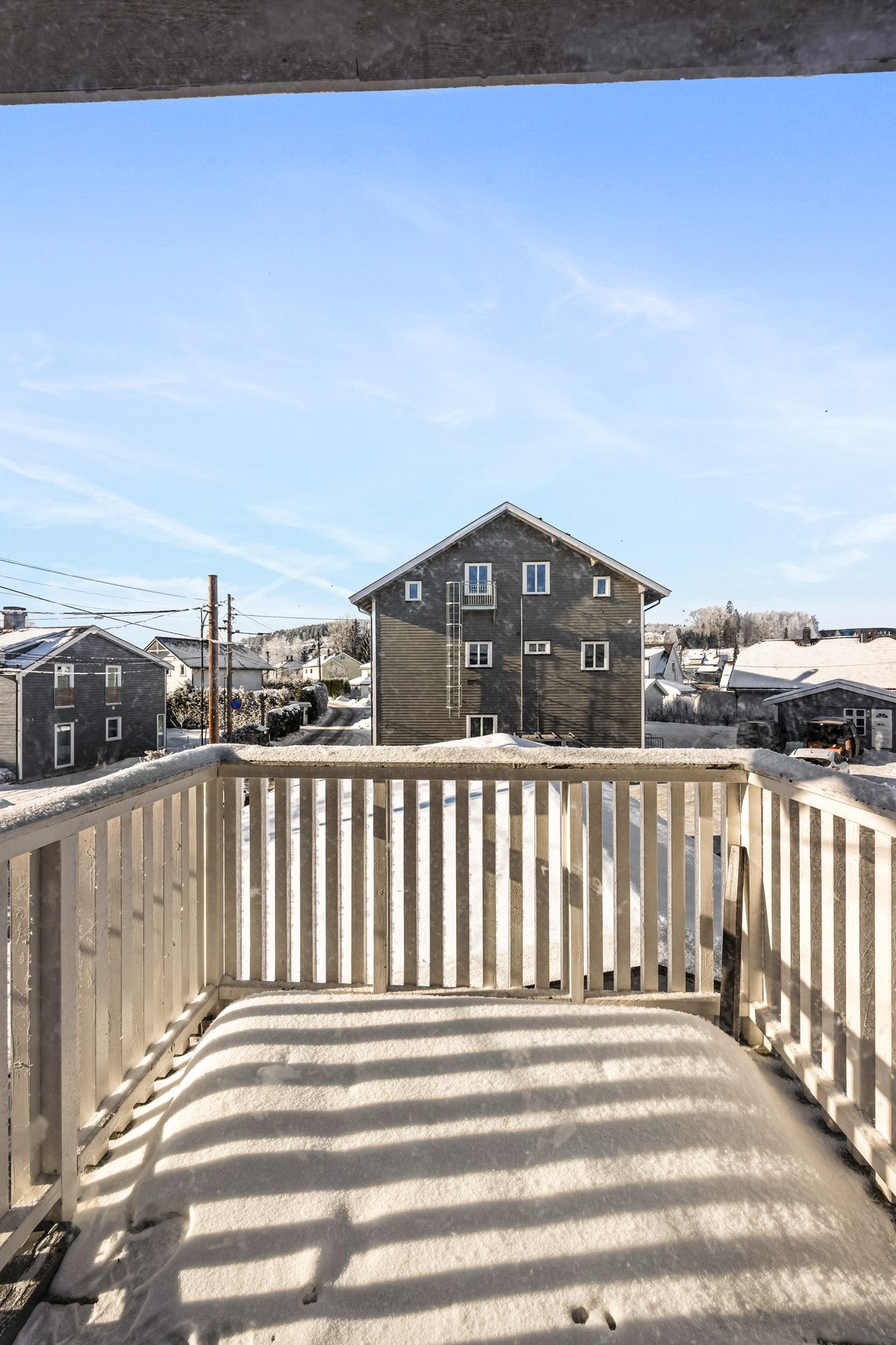 Fra kjøkkenet er det utgang til balkong. Galleribilde