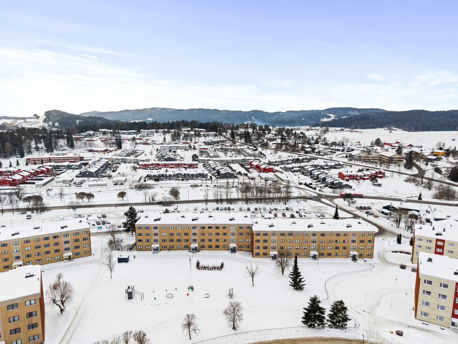 Leiligheten disponerer en biloppstillingsplass Galleribilde