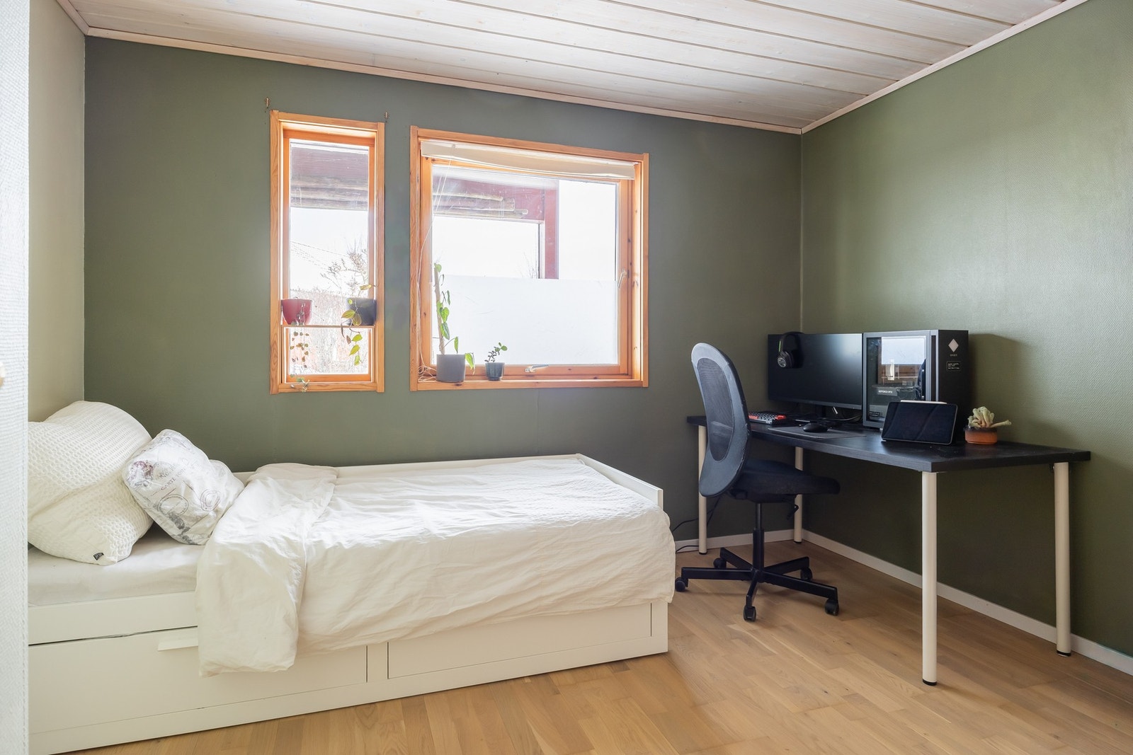 Sokkelen inneholder to separate soverom med plass til seng og garderobe. Galleribilde