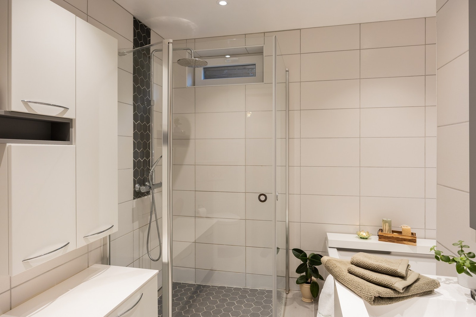 Badet ble pusset opp i 2015/2016 og fremstår moderne og delikat. Galleribilde