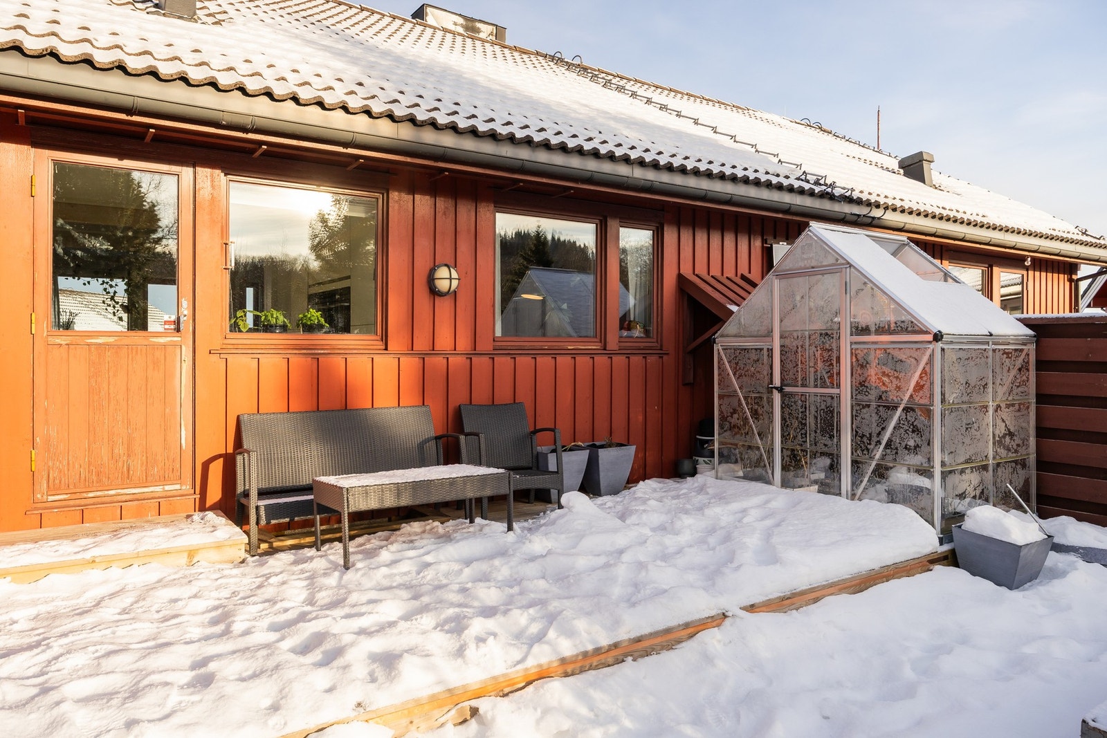 Her ligger alt til rette for grillkvelder, solsenger og sosiale sammenkomster. Galleribilde