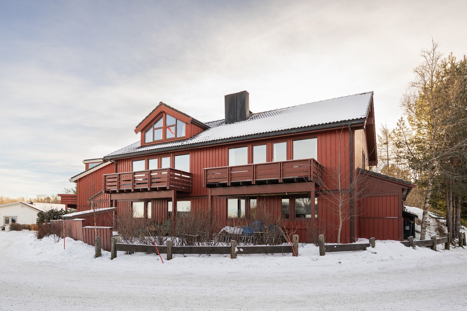 Innholdsrik og familievennlig 1/2-part av tomannsbolig med flott utsikt og attraktiv beliggenhet. Galleribilde