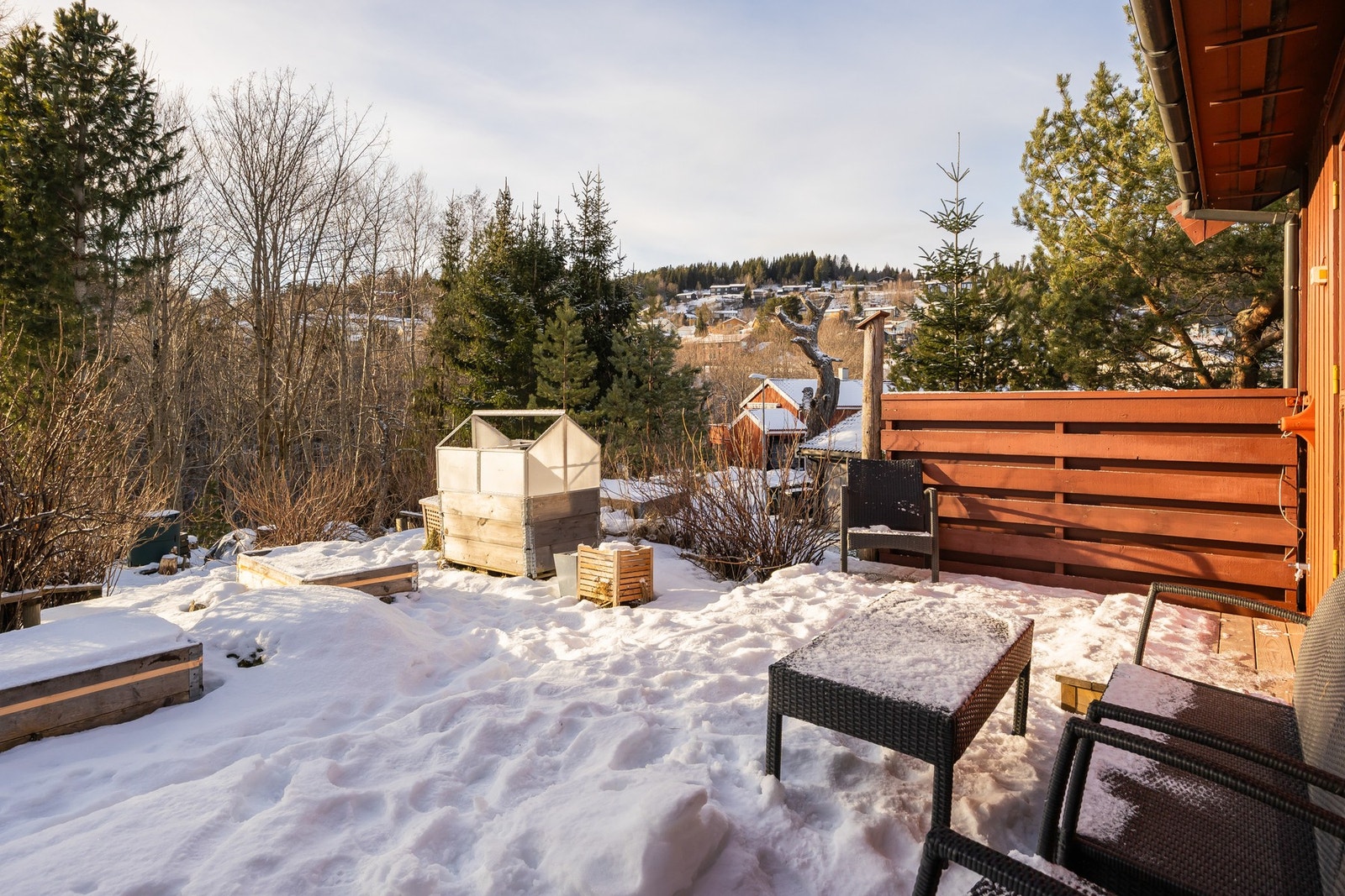 Stor terrasse på ca. 19 m², oppført i 2025. Galleribilde