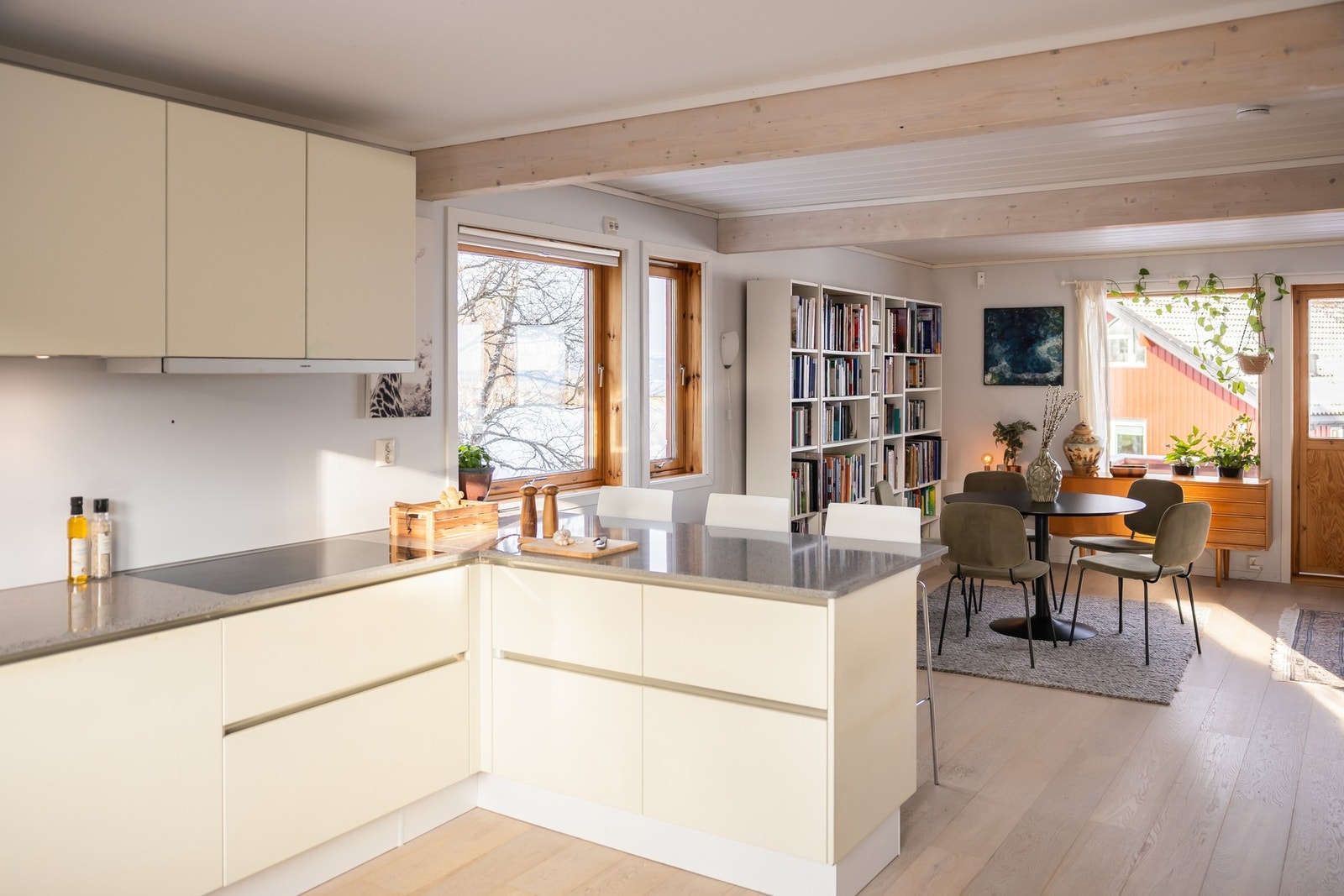 Løsningen gjør det enkelt å kombinere matlaging og sosialt samvær. Galleribilde