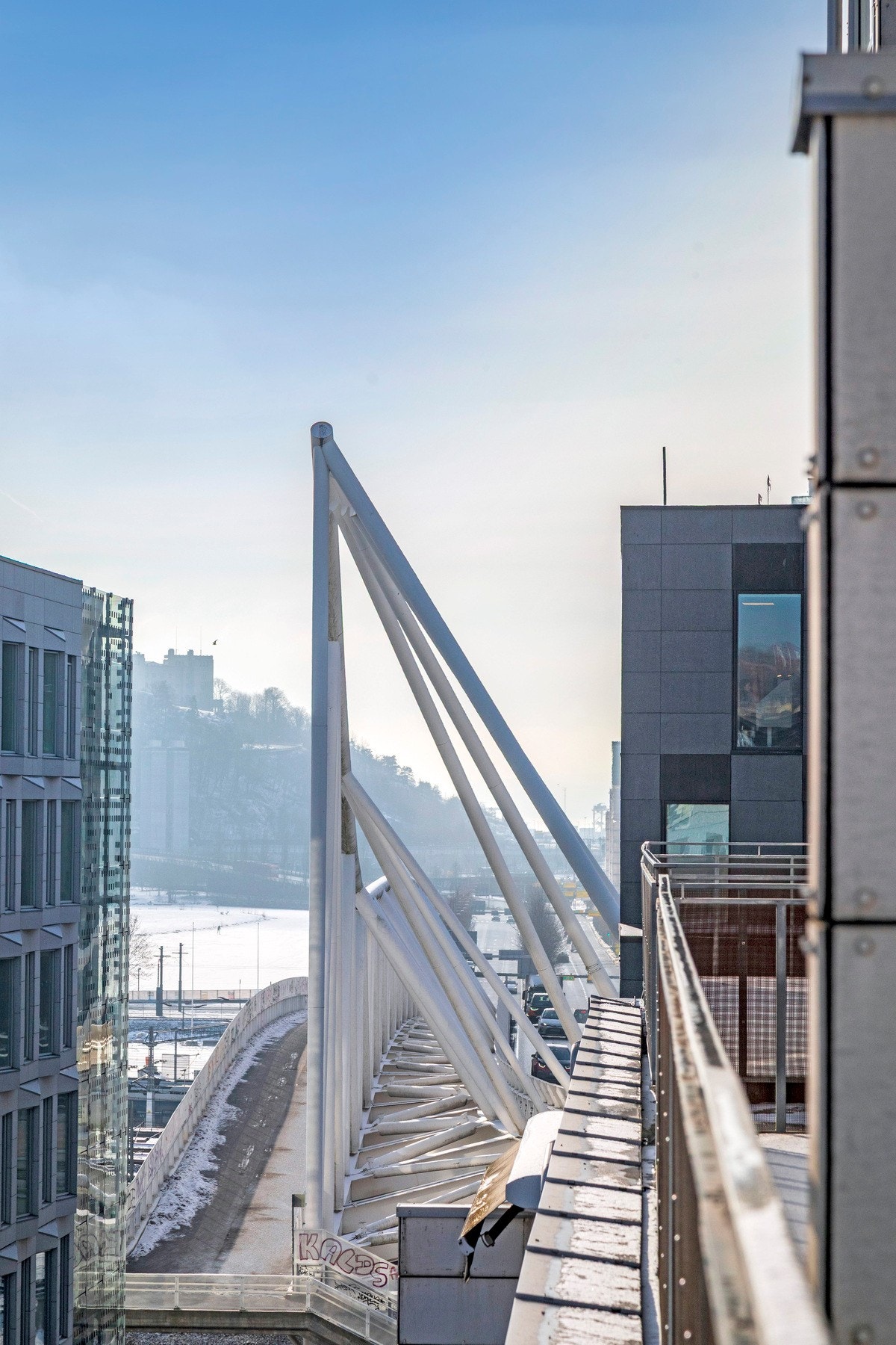 Her ser du mot Nordenga Bru, broen som kobler Grønland og Bjørvika sammen. Galleribilde