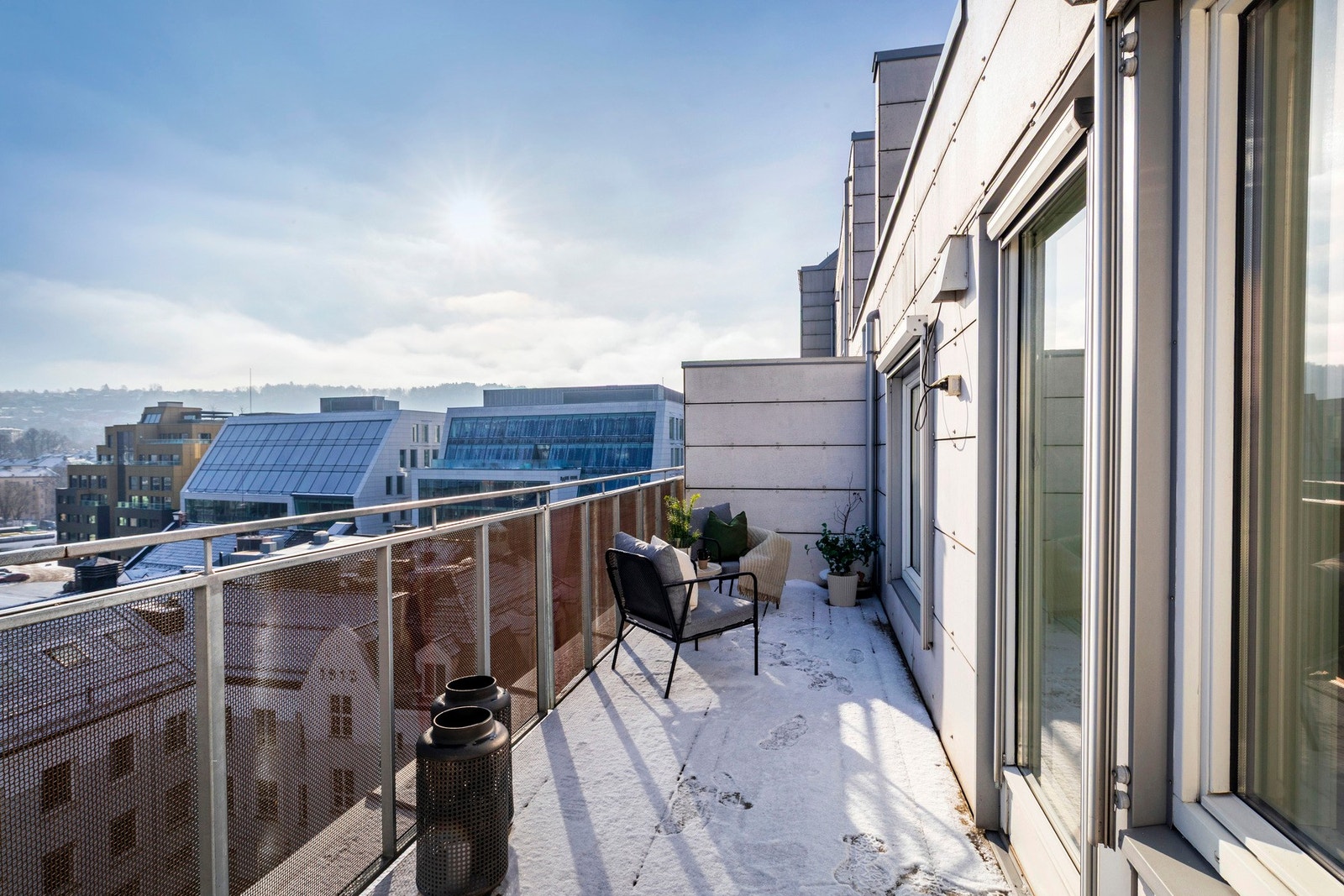 Fra stuen er det utgang til en herlig balkong. Galleribilde