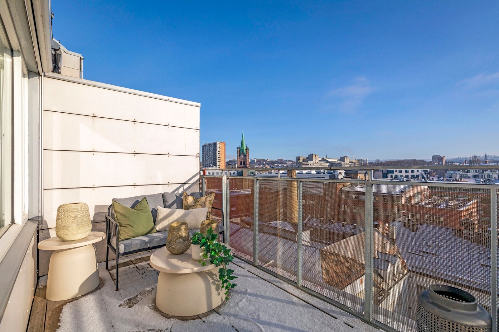 Nyt morgenkaffen i solen, på toppen av Oslo! Galleribilde