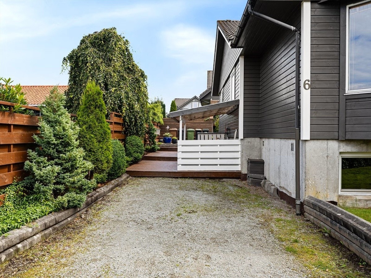 Parkeringsplass tilhørende hybel. Galleribilde