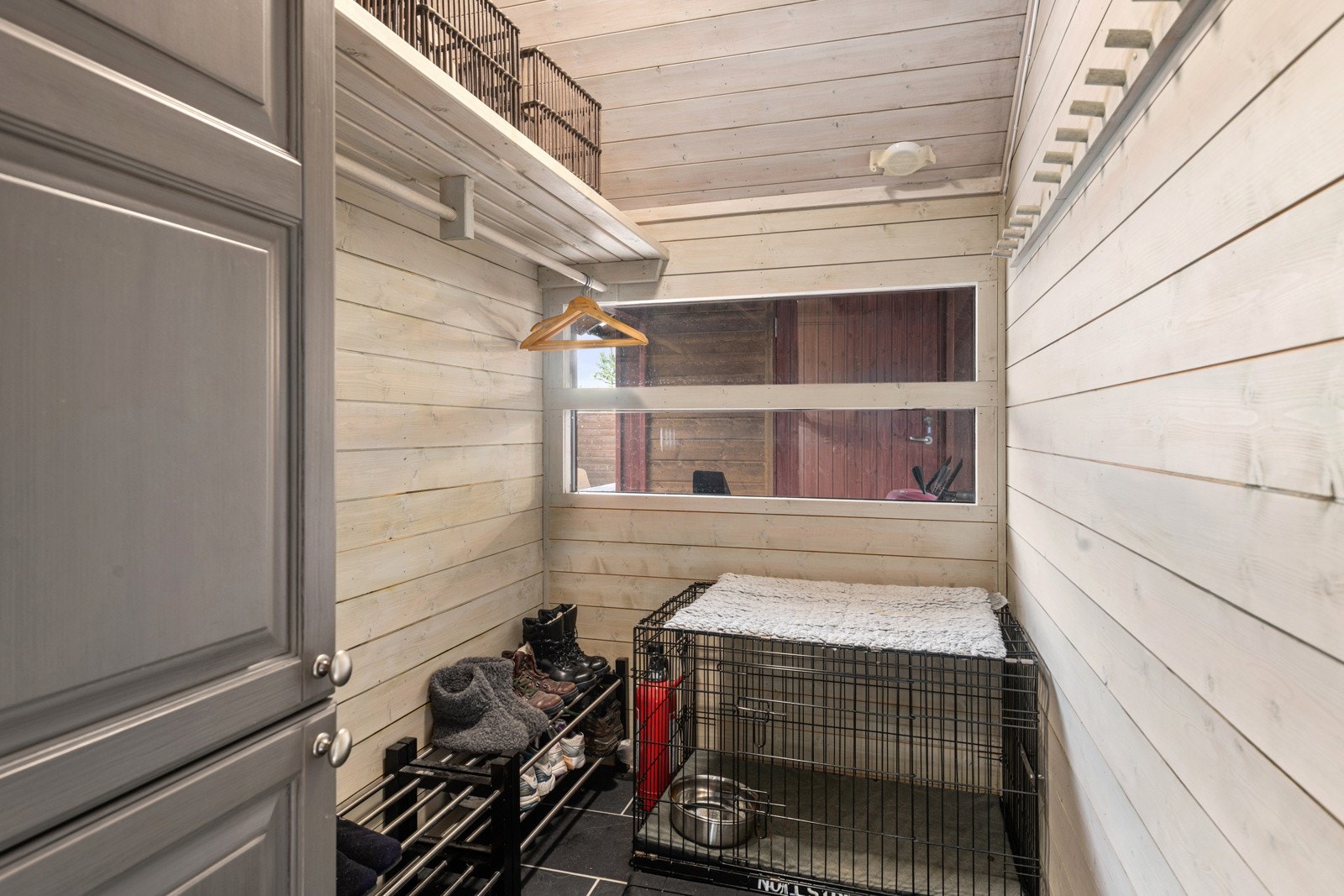 Innvendig garderobe / bod Galleribilde