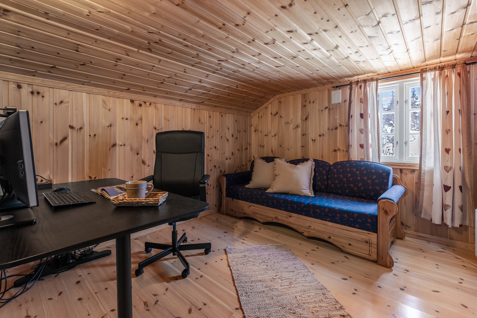 Her er det muligheter for hyttekontor, loftsstue og sengeplasser Galleribilde