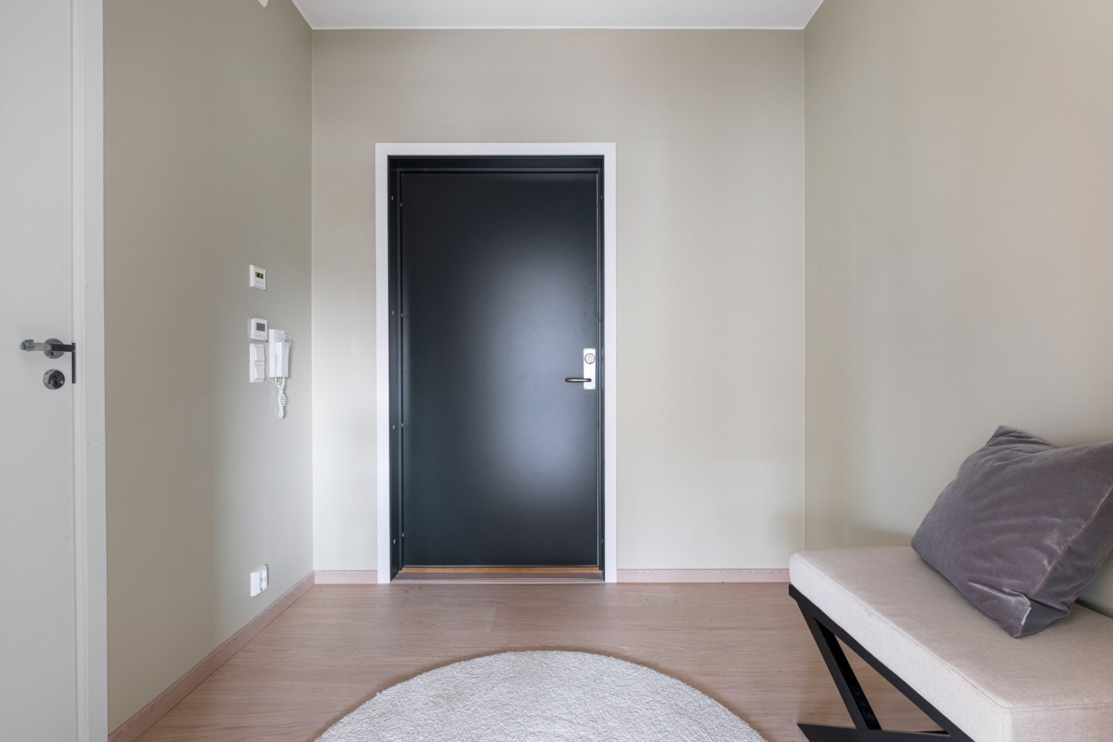 Entreen på 5,1m² med gode muligheter for praktiske oppbevaringsløsninger for sko og yttertøy etter eget ønske Galleribilde