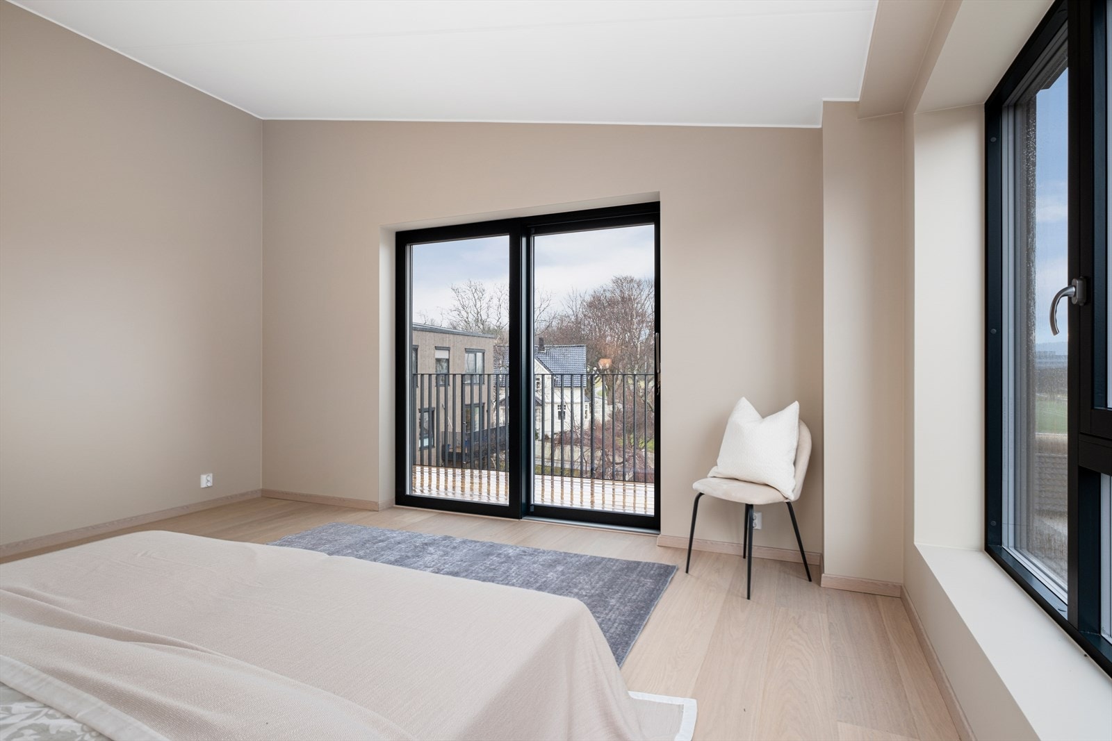 Alle soverommene ligger praktisk i tilknytning til gang, bad og teknisk rom Galleribilde