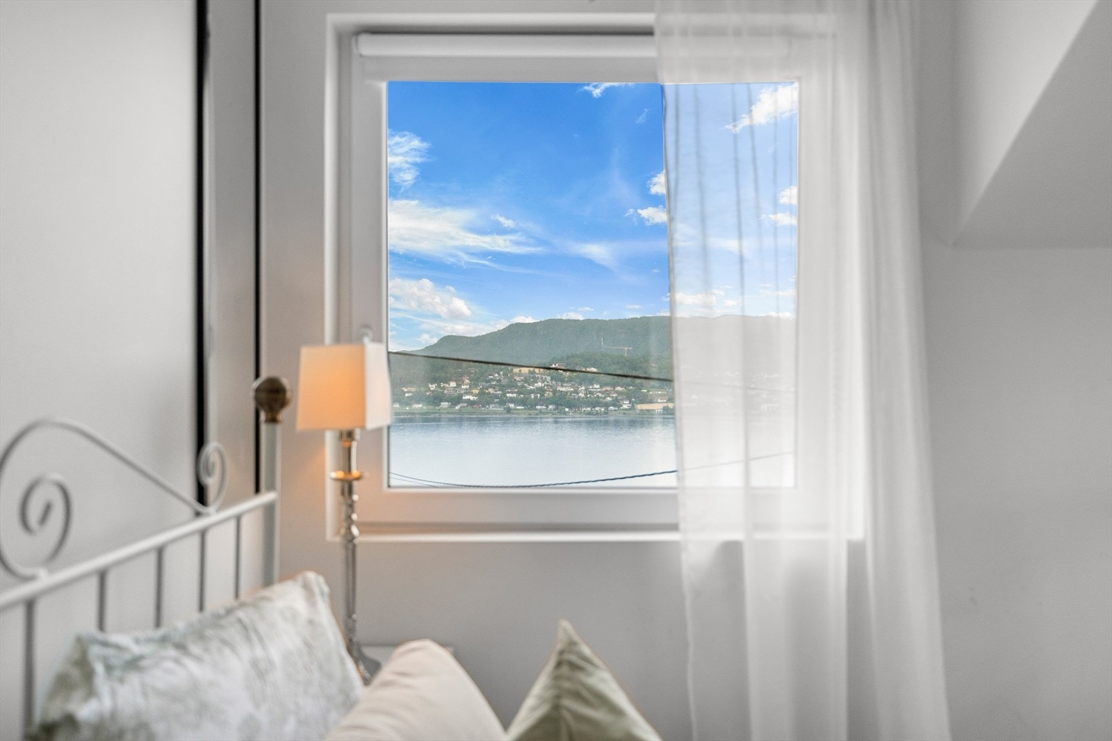 Du får også den fantastiske utsikten fra soveromsvinduet! Galleribilde