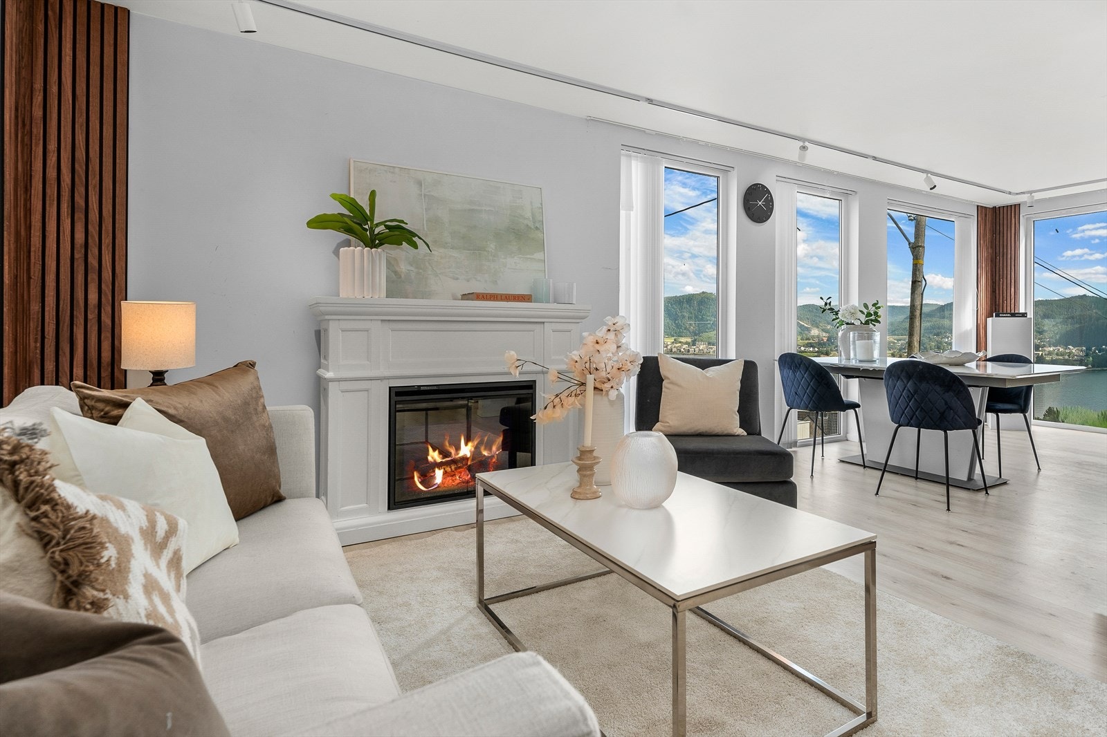 Velkommen til Grønbergs veg 38 - En oppgradert og flott enebolig over 3 plan med attraktiv beliggenhet og med en enestående utsikt. I tillegg fradelt tomt på ca. 600m²! Foto: Torstein Uthaug Galleribilde