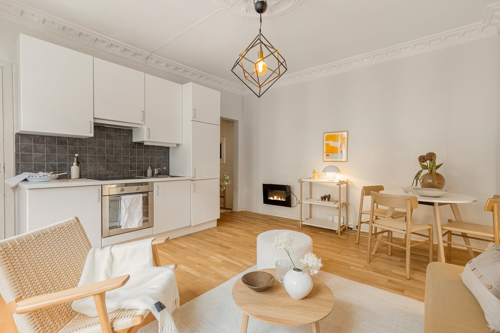 Meget effektiv planløsning og generøs takhøyde på 2,74 meter. Galleribilde