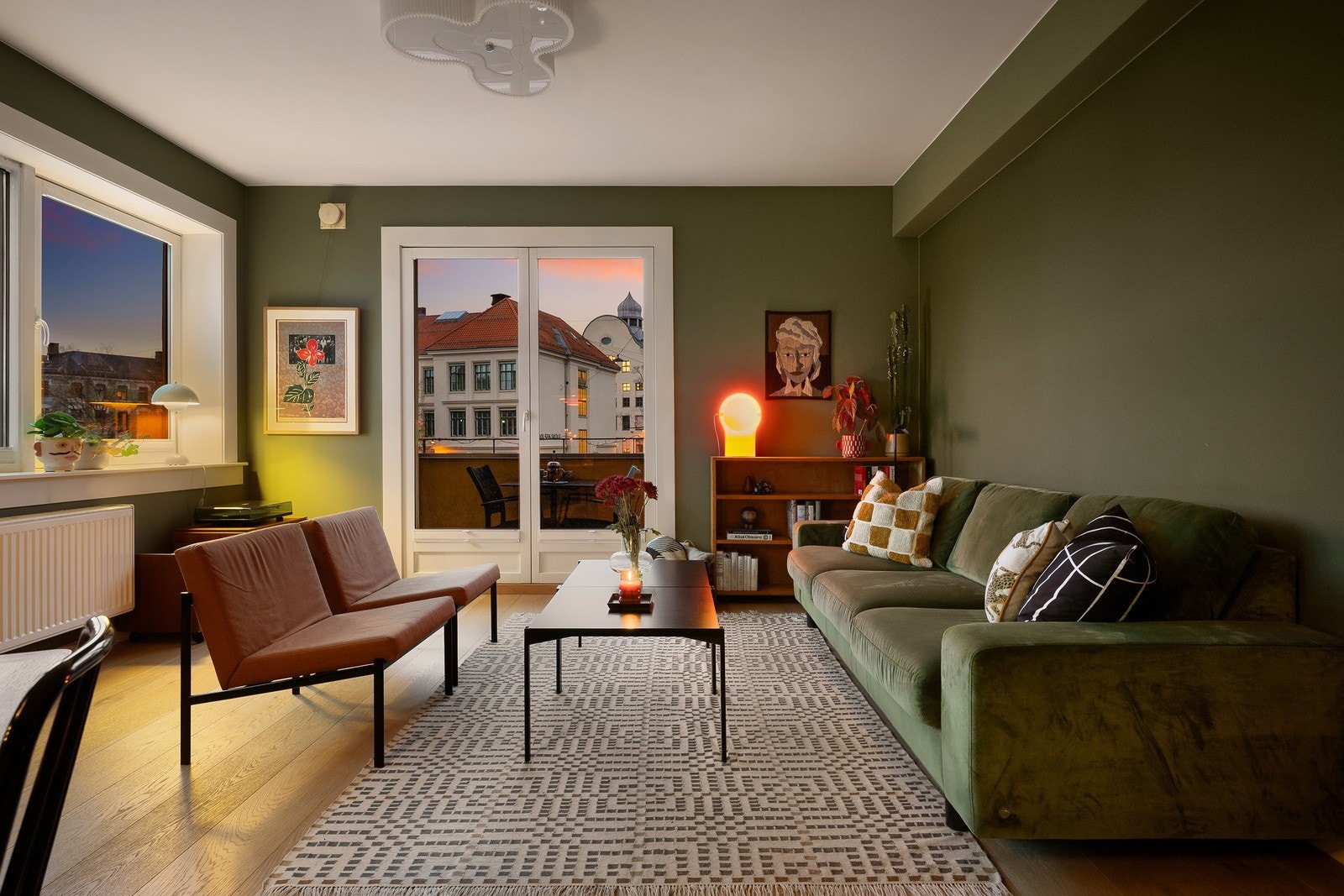 Kveldsstemning i stuen. Galleribilde