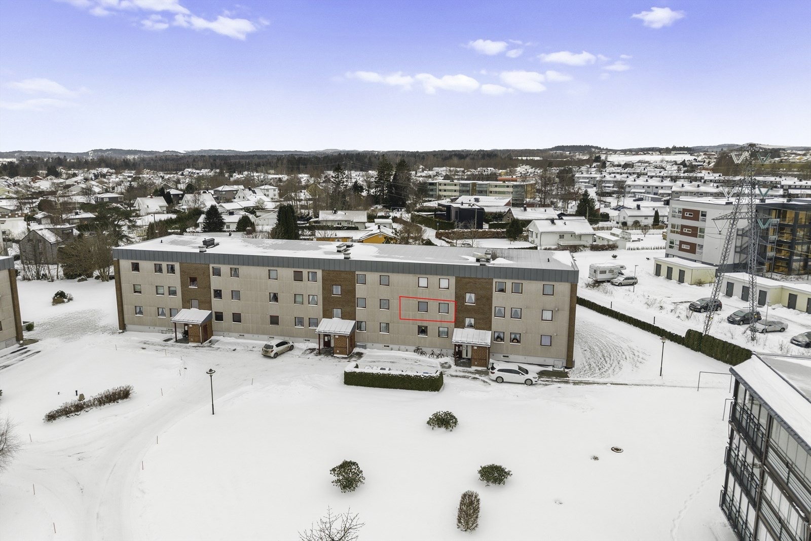 Leiligheten ligger i 2. etasje og byr på en fin og skjermet beliggenhet med gode lysforhold. Galleribilde