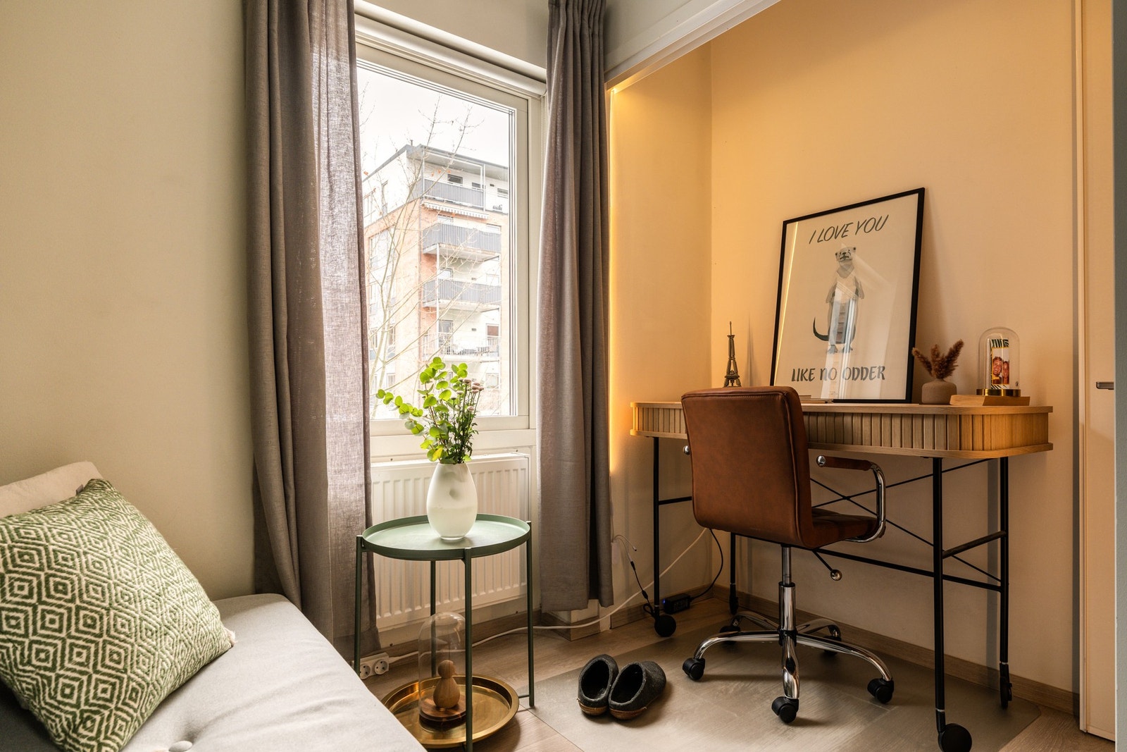 På soverommet er det plass til både seng og kontorpult eller kommoder. Galleribilde