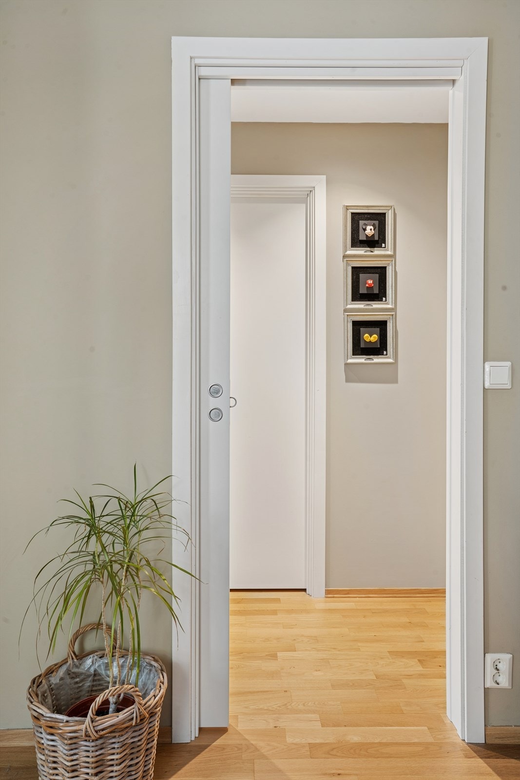 Innvendige slette dører bidrar til et helhetlig og rent uttrykk. Galleribilde