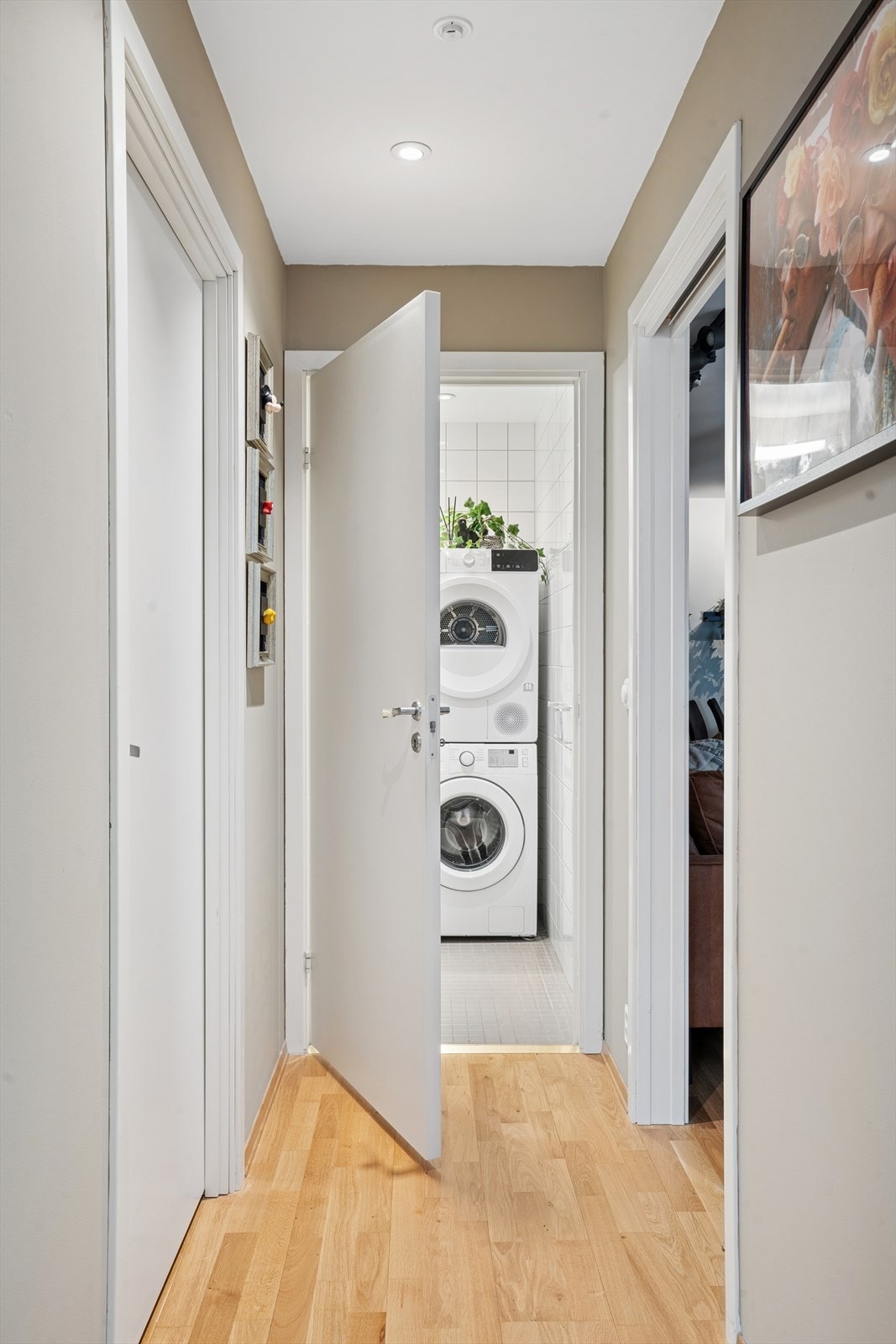 Entrédøren er brann- og lydklassifisert for økt trygghet og komfort. Galleribilde