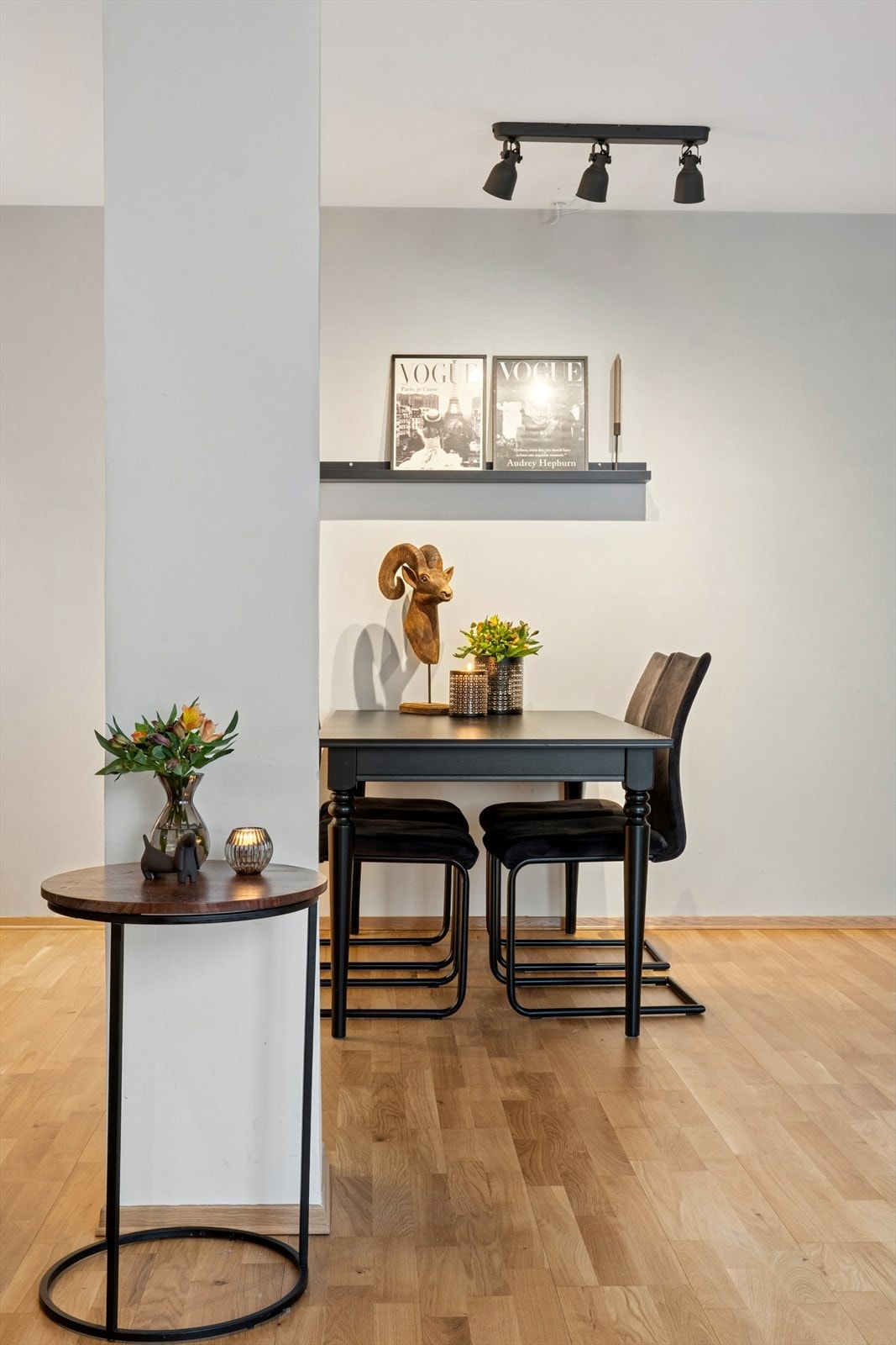 Gjennomgående parkett på gulv i oppholdsrom og soverom. Galleribilde