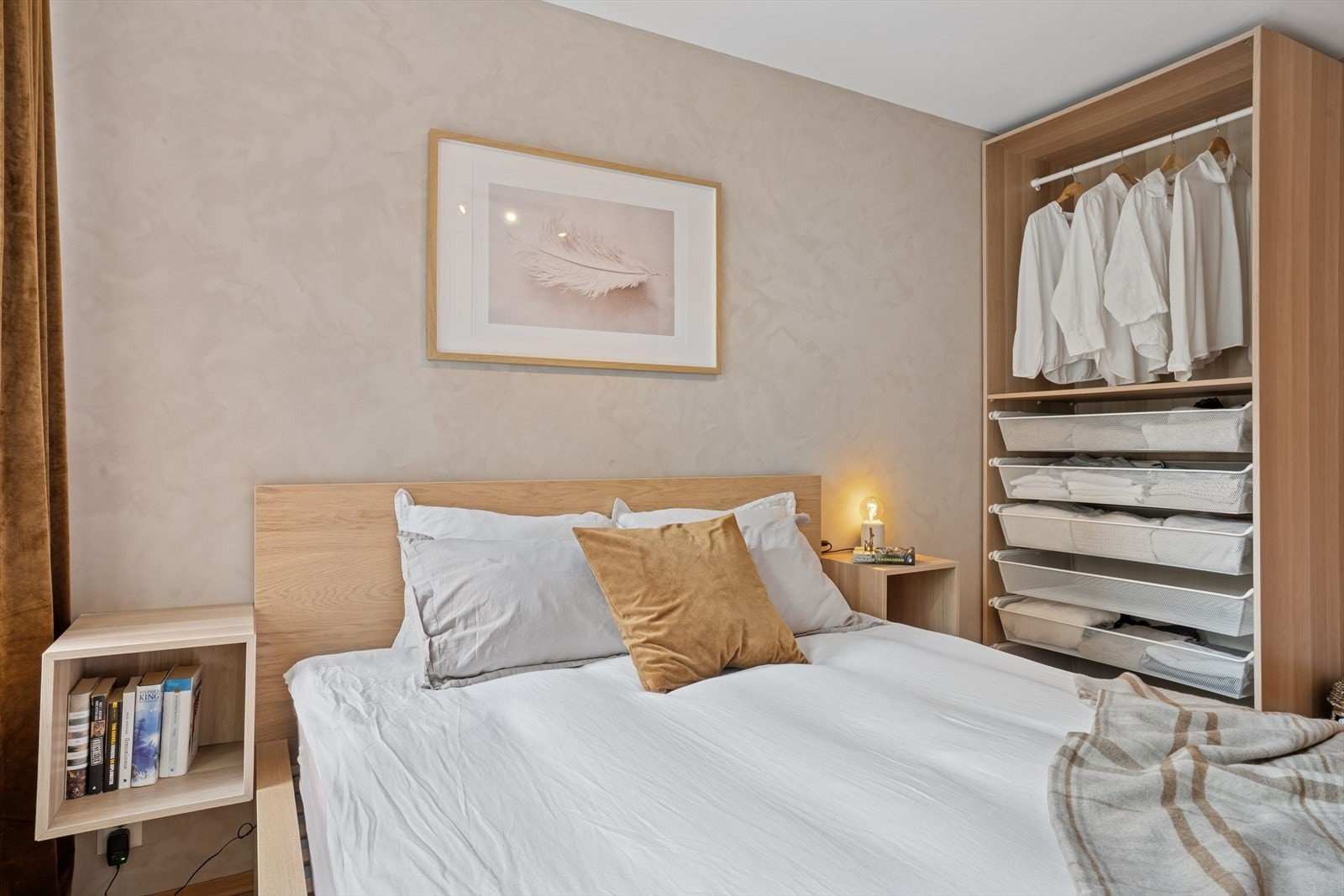 Hovedsoverommet har god plass til dobbeltseng og garderobeløsning. Galleribilde