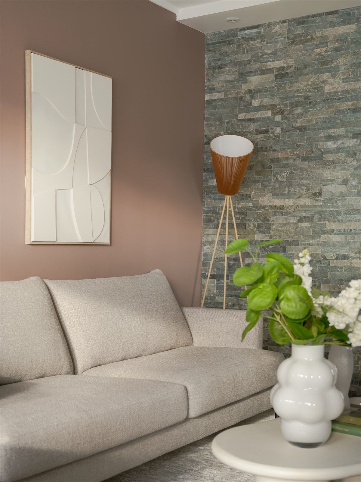 Slettmalte vegger gir et rent og moderne uttrykk. Galleribilde