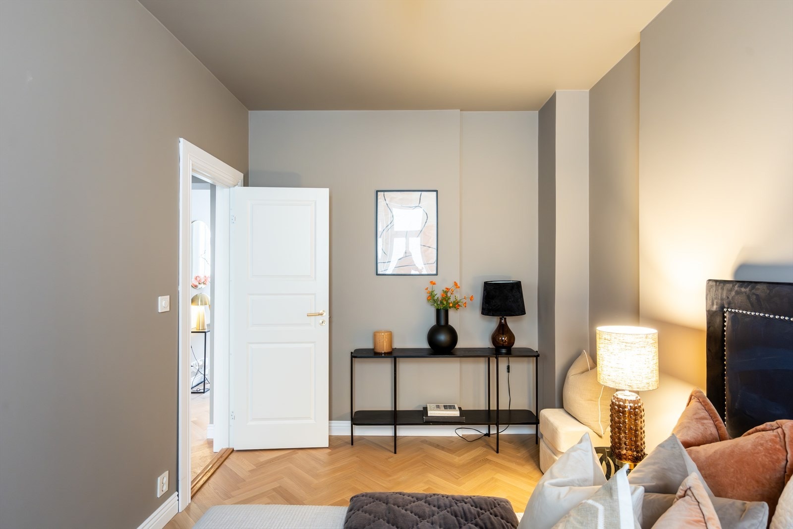 Lune fargetoner. Galleribilde