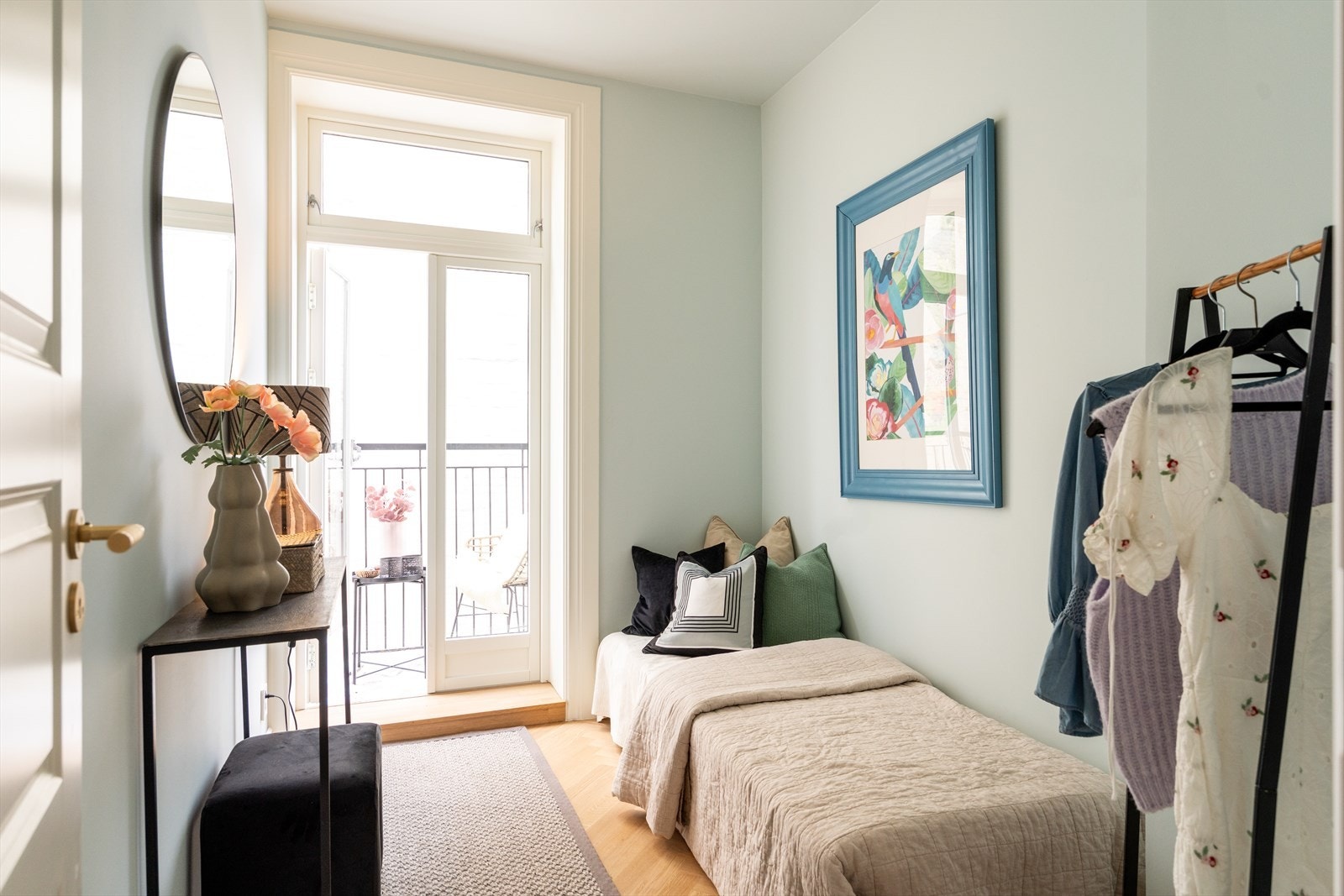 Soverommet har god plass til seng, og egner seg også godt som hjemmekontor, barnerom eller gjesterom. Galleribilde