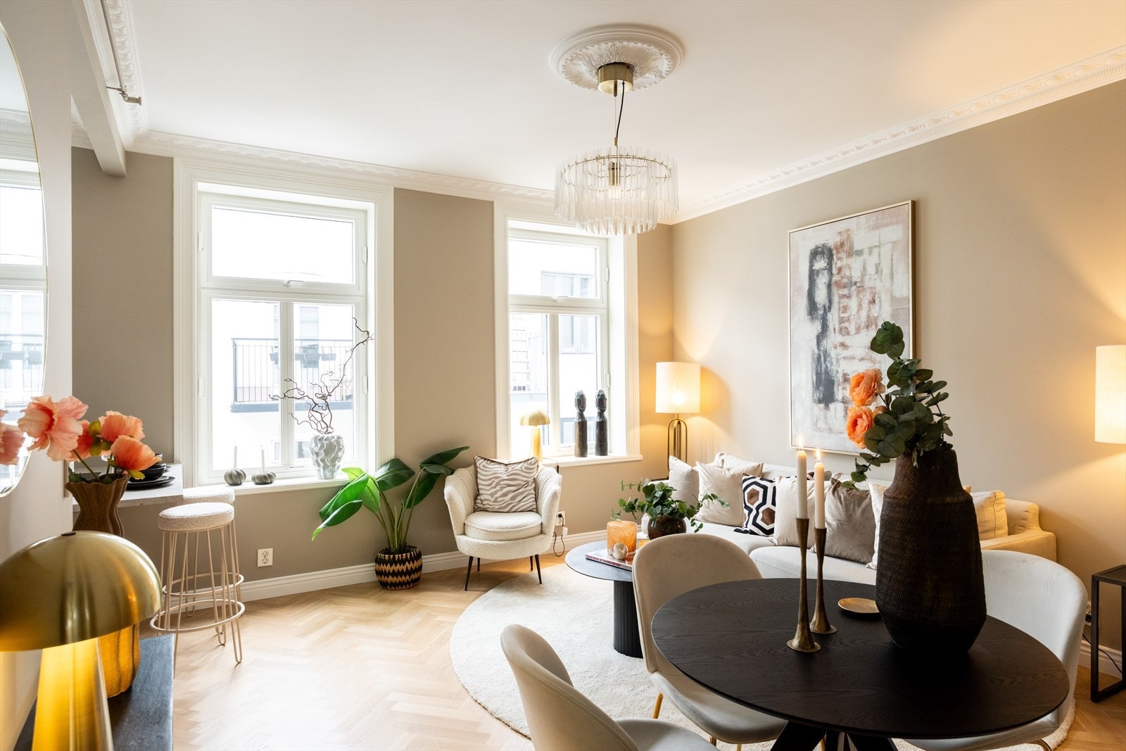 Det er god plass til å møblere med både sofagruppe og spiseplass. Galleribilde