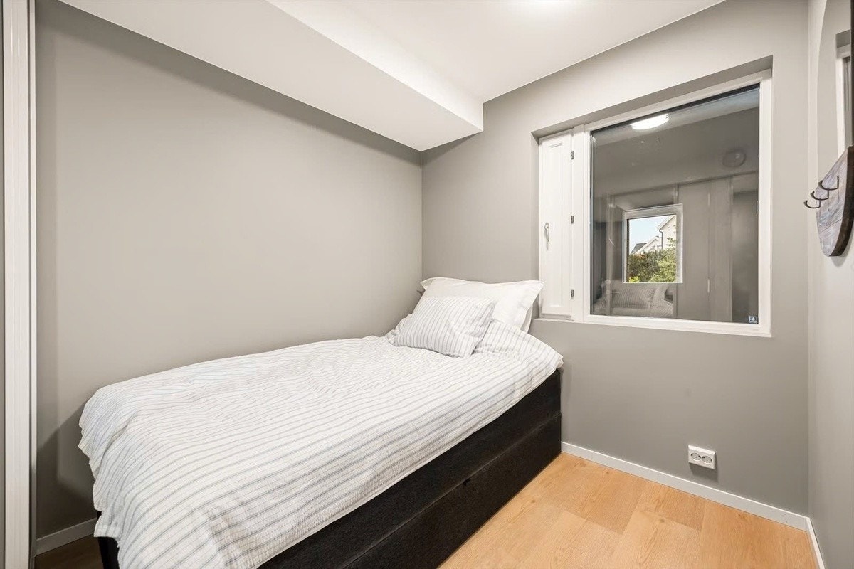 Soverom 2 (utleid). Plass til eventuelt nattbord eller skrivepult Galleribilde