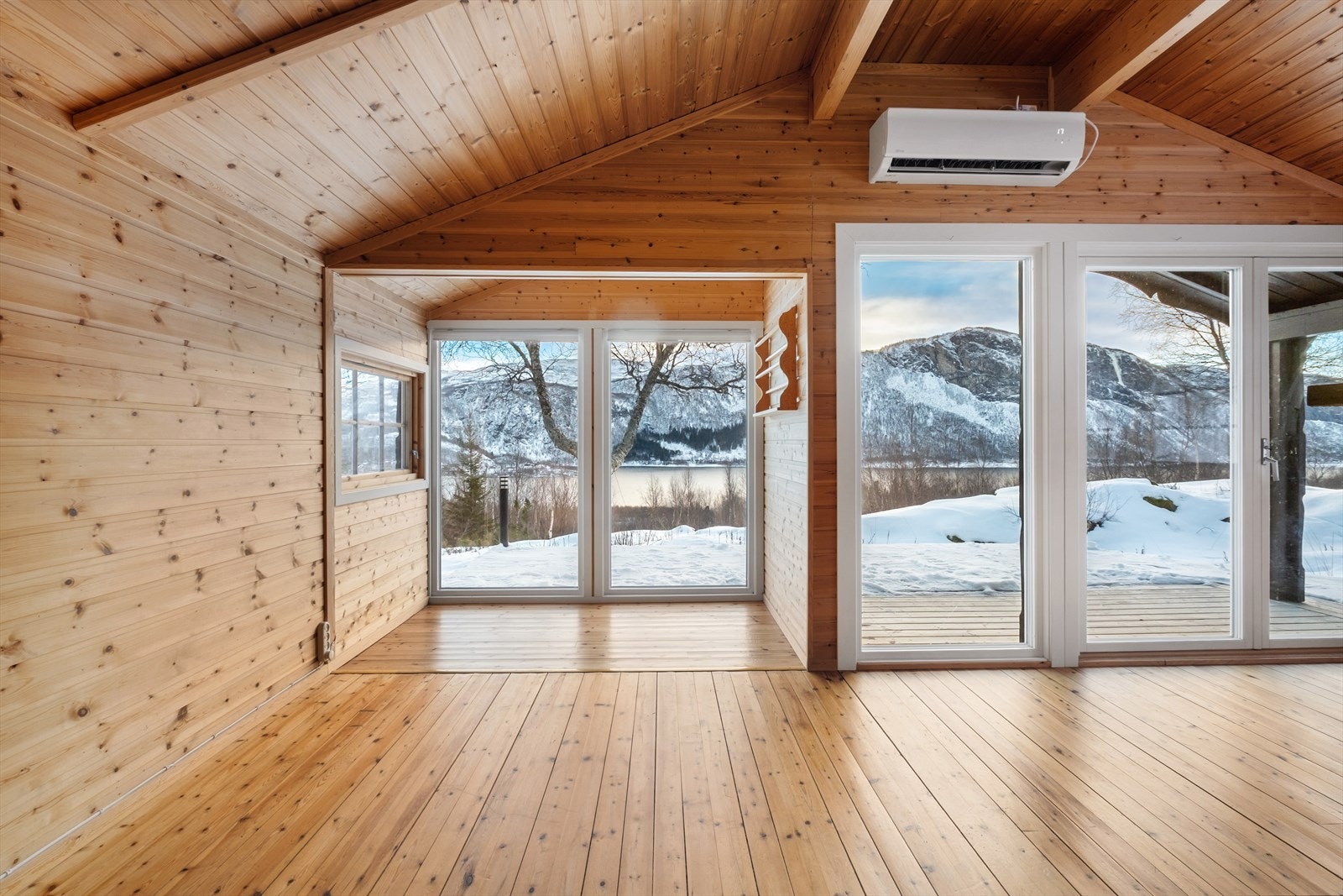 Her er det perfekt å kunne møblere til f.eks spisegruppen slik at du kan nyte utsikten under et godt måltid. Galleribilde