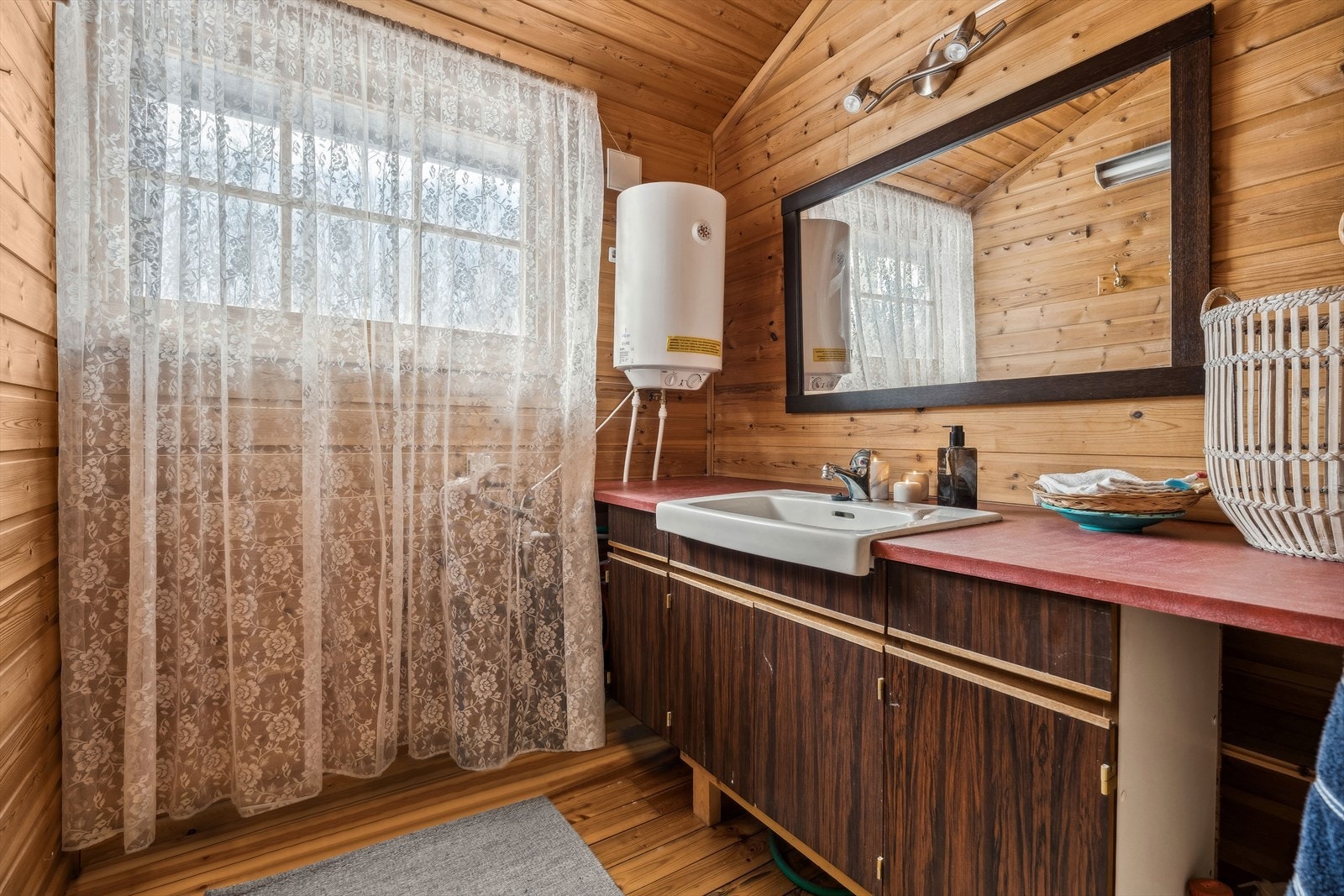 Bad med vask, innredning og bereder Galleribilde