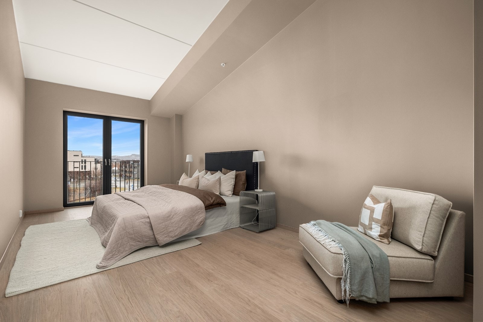 Masterdelen strekker seg over hele 25,8m². Her er det også en god takhøyde Galleribilde