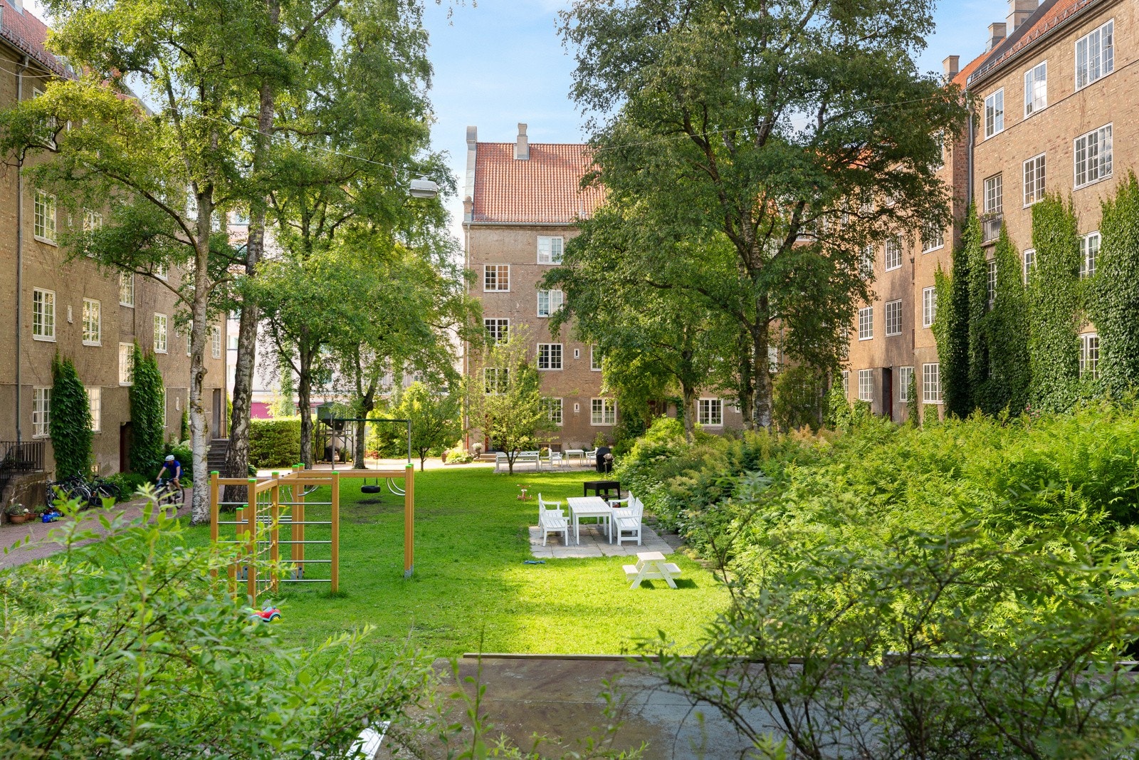 Nærmest som en egen park med flere sosiale og private soner Galleribilde