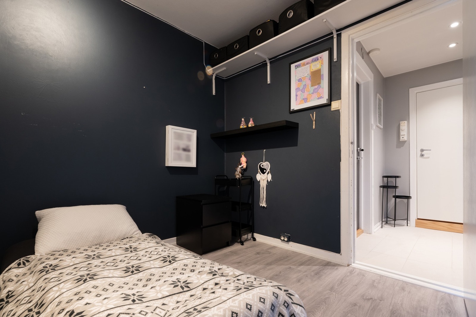 Planløsningen i leiligheten føles romslig med store lyse rom. Galleribilde