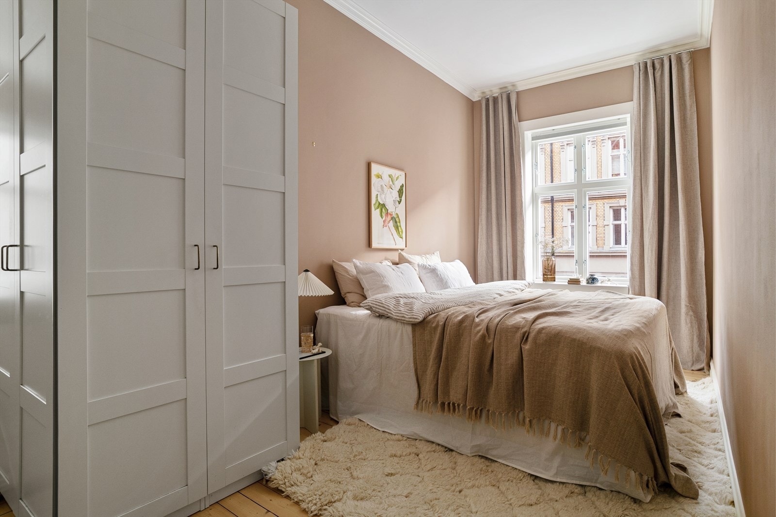 Begge soverommene ligger behagelig tilbaketrukket fra den sosiale sonen. Galleribilde