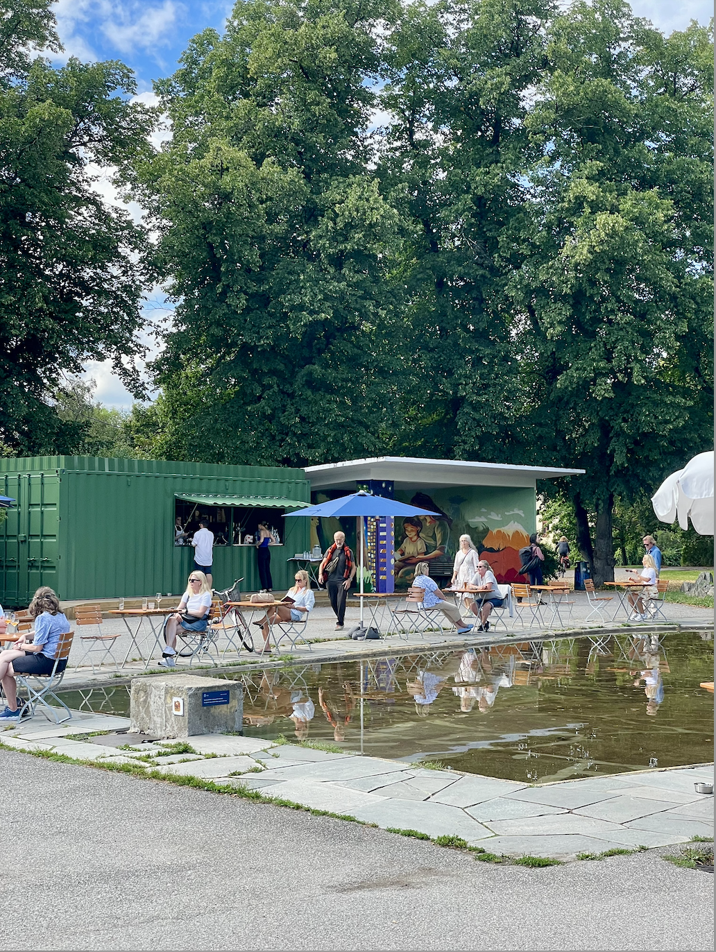Kun 3 minutter gange til uteservering på toppen av Stensparken sommerstid med solnedgang. Galleribilde