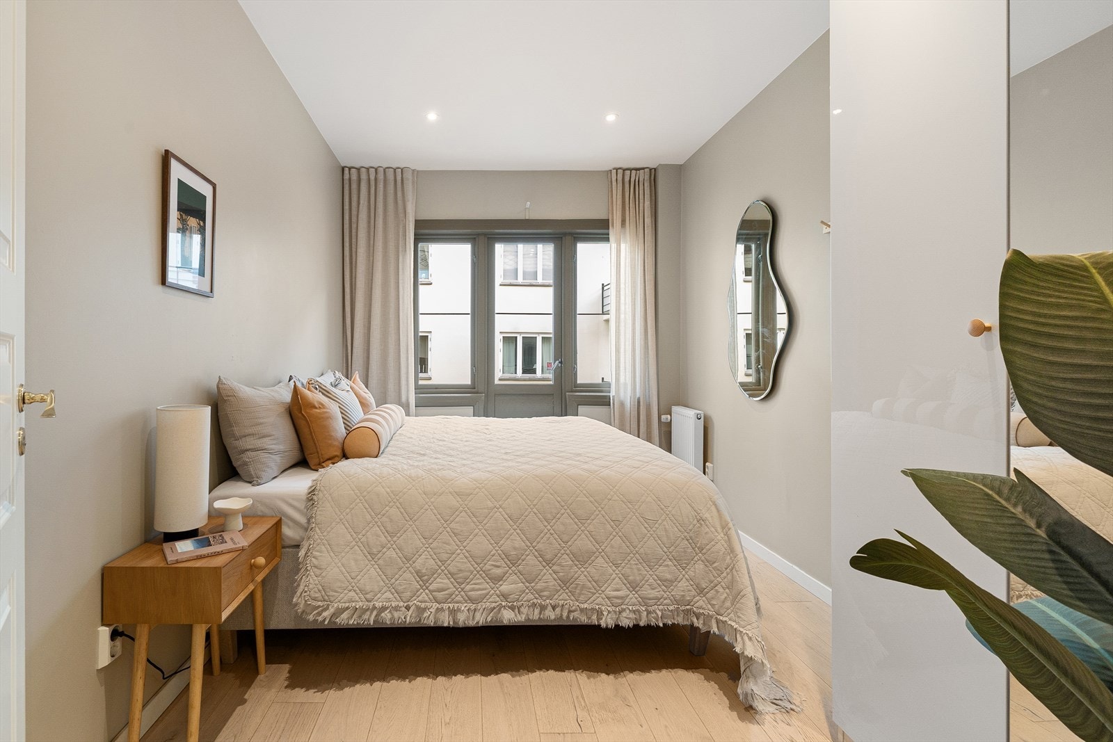 En delikat og gjennomført 2-roms med supersentral beliggenhet, like ved Stensparken. Galleribilde